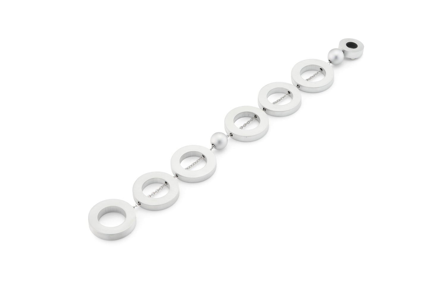 CLIC by Suzanne: aluminium sieraden met een minimalistische uitstraling! 