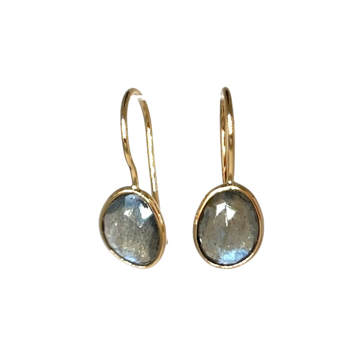 De Geel Gouden Oorhaak Labradoriet met modelnummer OG-355-LAB is een elegante set oorbellen van het merk undefined, die deel uitmaakt van de categorie Juweel en het type Hoepel Oorbellen. Draag deze oorbellen om een verfijnde, natuurlijke glans aan je look toe te voegen. Perfect voor zowel dagelijks gebruik als speciale gelegenheden.