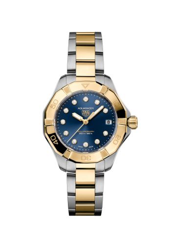 De TAG Heuer Aquaracer Professional 200 Solargraph combineert elegantie en veerkracht in een opvallend tweekleurig ontwerp van gepolijst staal en 18-karaats 2N geelgoud. Dankzij de Solargraph-technologie is dit verfijnde horloge klaar voor elke reis, van stedelijke omgevingen tot de diepten van de wildernis.

De blauwe, geborstelde Sunray-wijzerplaat contrasteert prachtig met de schittering van de 18-karaats 2N geelgouden elementen. Omlijst door een vergulde lunette en versierd met 11 glinsterende diamanten indexen, creëren de levendige tinten en gepolijste materialen van de wijzerplaat een gedurfde, opvallende uitstraling.

De 34mm kast is gevat in fijn geborsteld staal en 18K 2N geelgoud en is ontworpen om de elementen te weerstaan, met een unidirectionele bezel en een waterbestendigheid tot 200 meter.

Aangedreven door het geavanceerde Solargraph-uurwerk, zet dit horloge natuurlijk en kunstlicht om in energie. Een volledige lading biedt tot 10 maanden autonomie, zelfs in volledige duisternis. De solar quartz-technologie garandeert precisie en onafhankelijkheid, waardoor dit horloge een ideale metgezel is voor elk avontuur.
