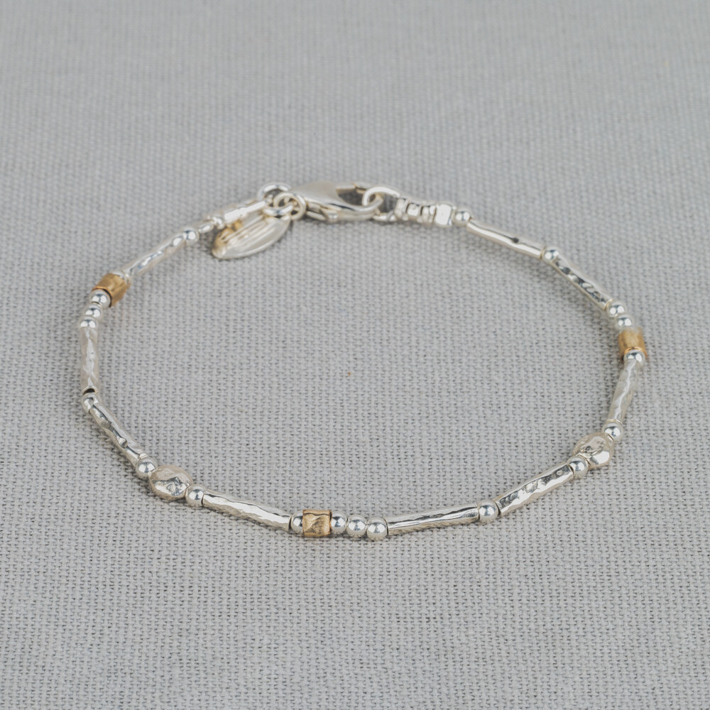 Armband gemaakt van 925 sterling zilver in combinatie met Golfilled buisjes en bolletjes. Combineer deze armband met het bijpassende collier en ga voor een complete look!