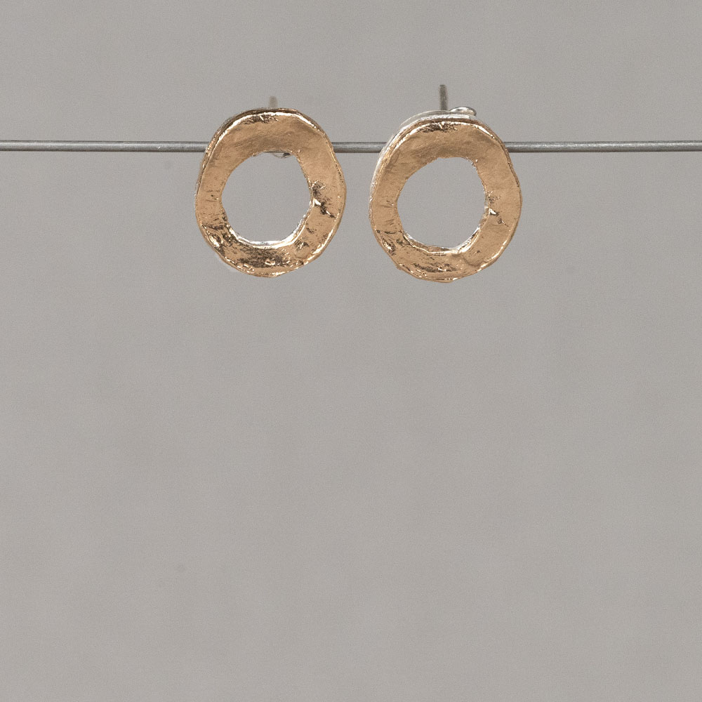 Oorstekers gemaakt van 925 sterling zilver en zilver verguld. Combineer met het bijpassende collier en de bijpassende armband voor een complete look!