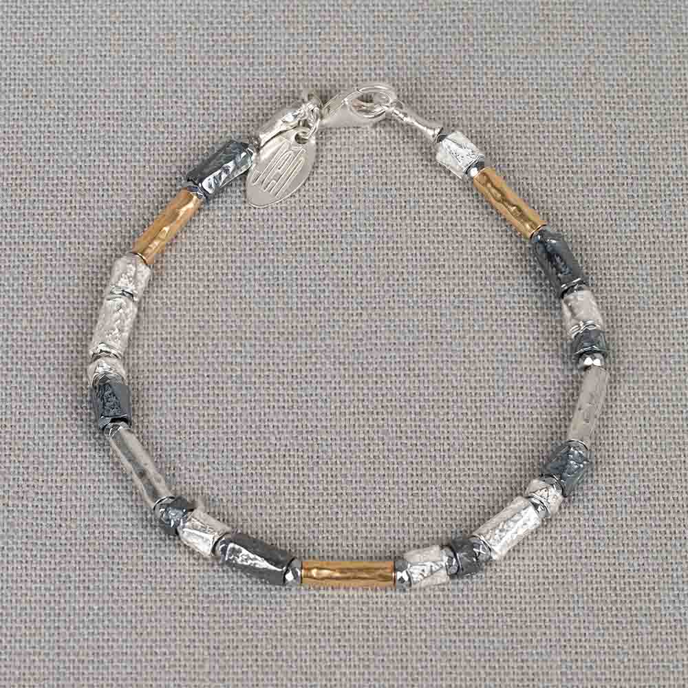 Armband in drie verschillende kleuren. Gemaakt van (geoxideerd) zilver en goldfilled. Combineer deze armband met het bijpassende collier voor een complete look!