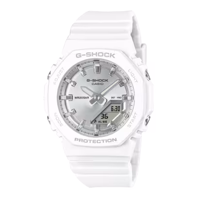 Schitter in het leven zoals de zon op een zomerse dag met de volledig witte G-SHOCK.

We zijn begonnen met een volledig witte basis. De wijzerplaat en de indexmarkeringen hebben we afgewerkt in een zilverkleurige dampafzetting om deze horloges te laten schitteren als zonlicht dat door de oceaan wordt weerkaatst. 

Een fonkelend, zilverkleurig modeaccessoire dat bewondering oproept: het perfecte zonovergoten horloge om je zomer mee te beginnen!