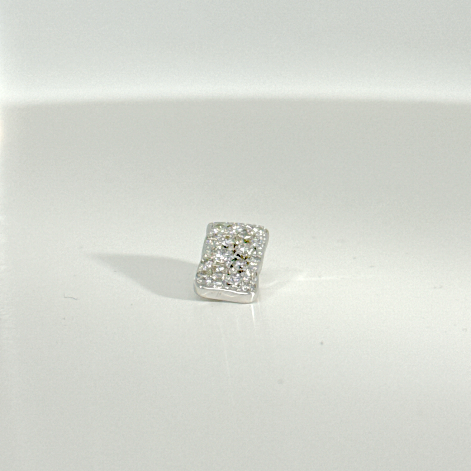 witgouden hanger 18kt met 0.14ct diamant
uniek juweel Claude Baert