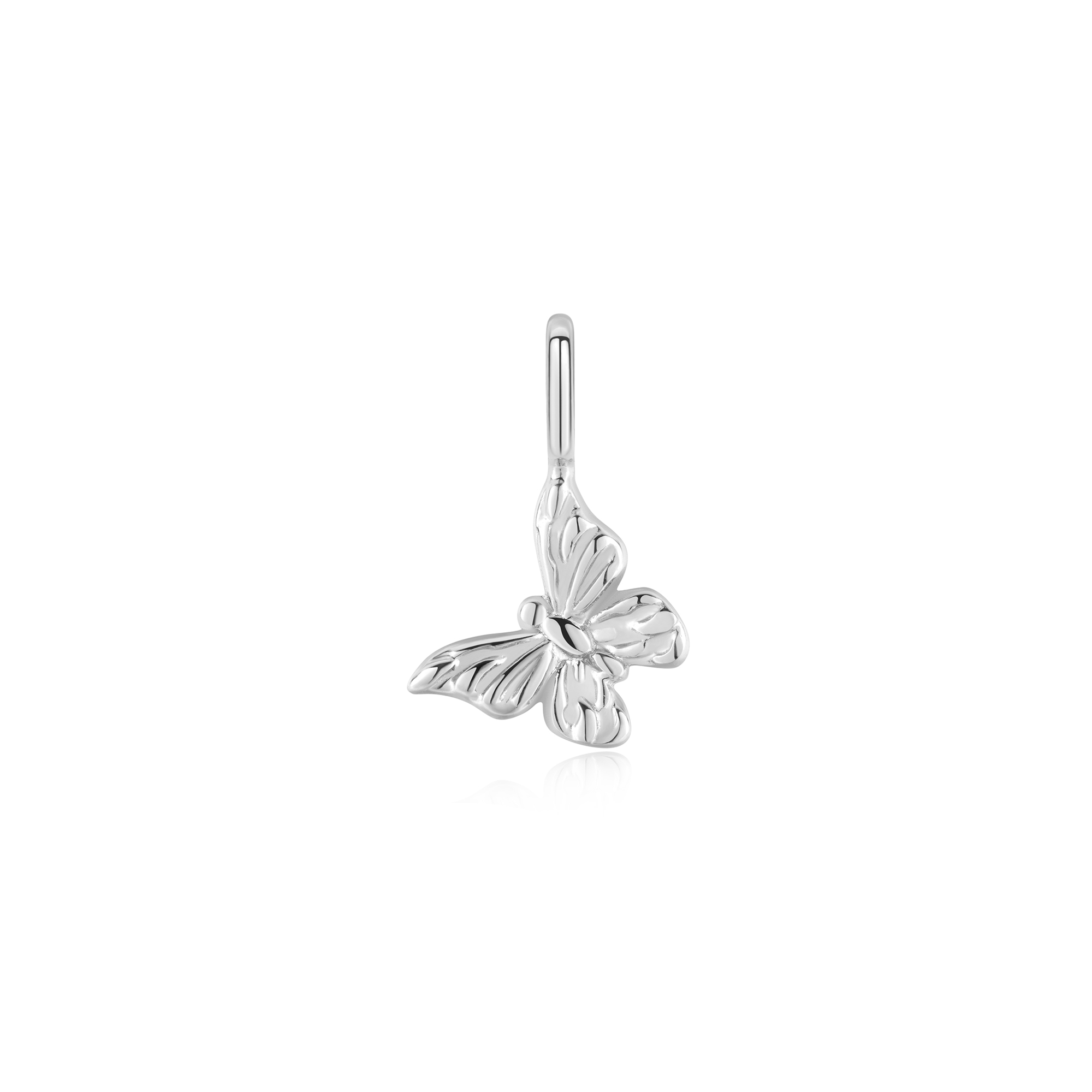 Je zult zeker verliefd worden op onze mini charm met vlinder. Verhoog je ketting met dit schattige sieraad en je kunt het gemakkelijk mixen en matchen met kettingen of armbanden voor een gelaagde look.

HET MERK
Geïnspireerd door de laatste fashion trends is Ania Haie het toonaangevende sieradenmerk voor hoogkwalitatieve maar ook betaalbare zilveren sieraden, zonder op de kwaliteit in te leveren. Iedere collectie is gebaseerd op de laatste catwalktrends, waardoor Ania Haie snel tot hét sieradenmerk voor stijlbewuste consumenten is verkozen. Elk sieraad wordt ontworpen om te combineren met andere sieraden waardoor je je eigen look kunt creëren. Maar ook zijn Ania Haie sieraden opvallend genoeg om op zichzelf te dragen.

SPECIFICATIES
- Ania Haie
- Bedel
- 925 zilver met gold/ rhodium plating
- AH NC060-13H