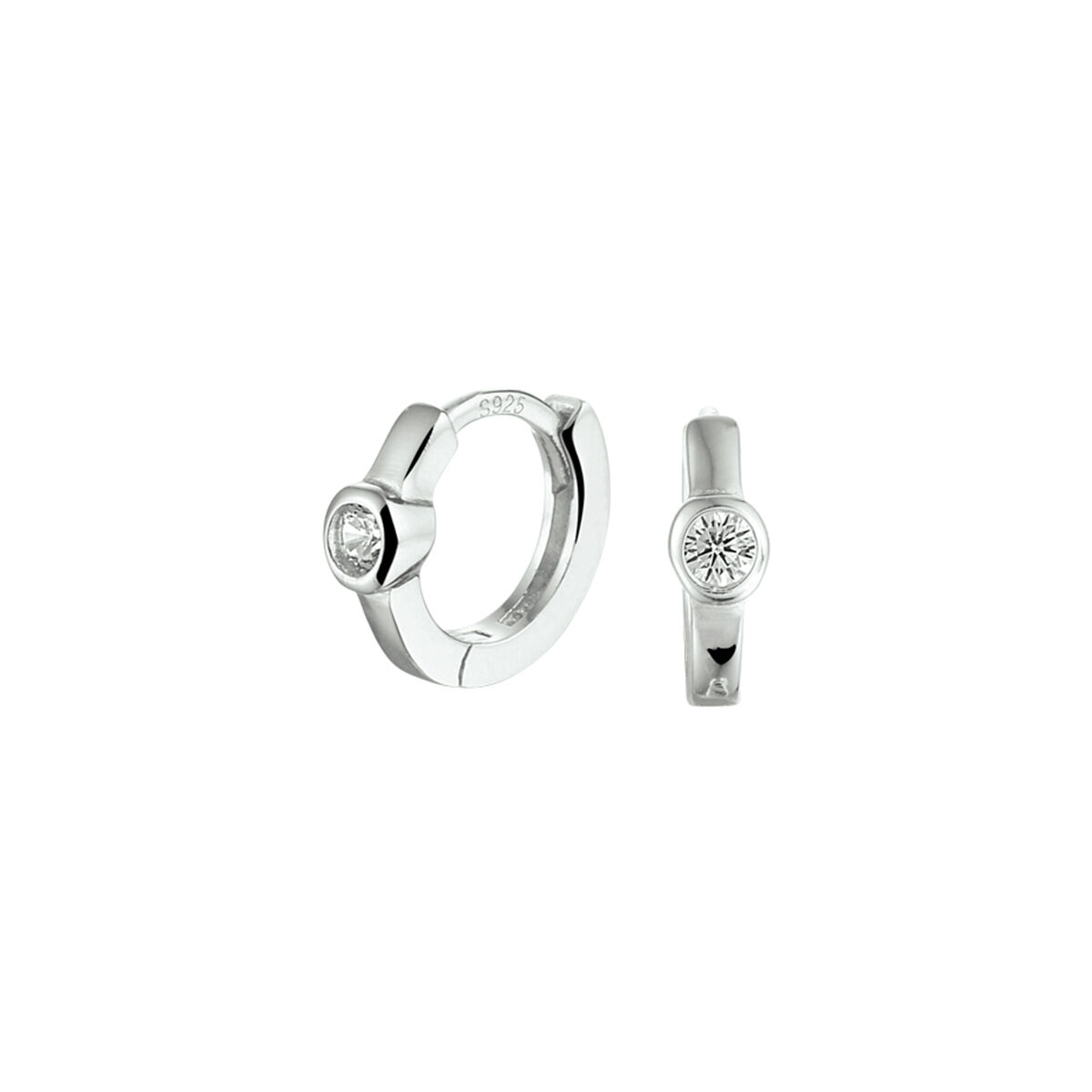 Zilveren oorringen met scharnier uitgevoerd met een heldere zirkonia. De oorringen hebben een diameter van 9mm.