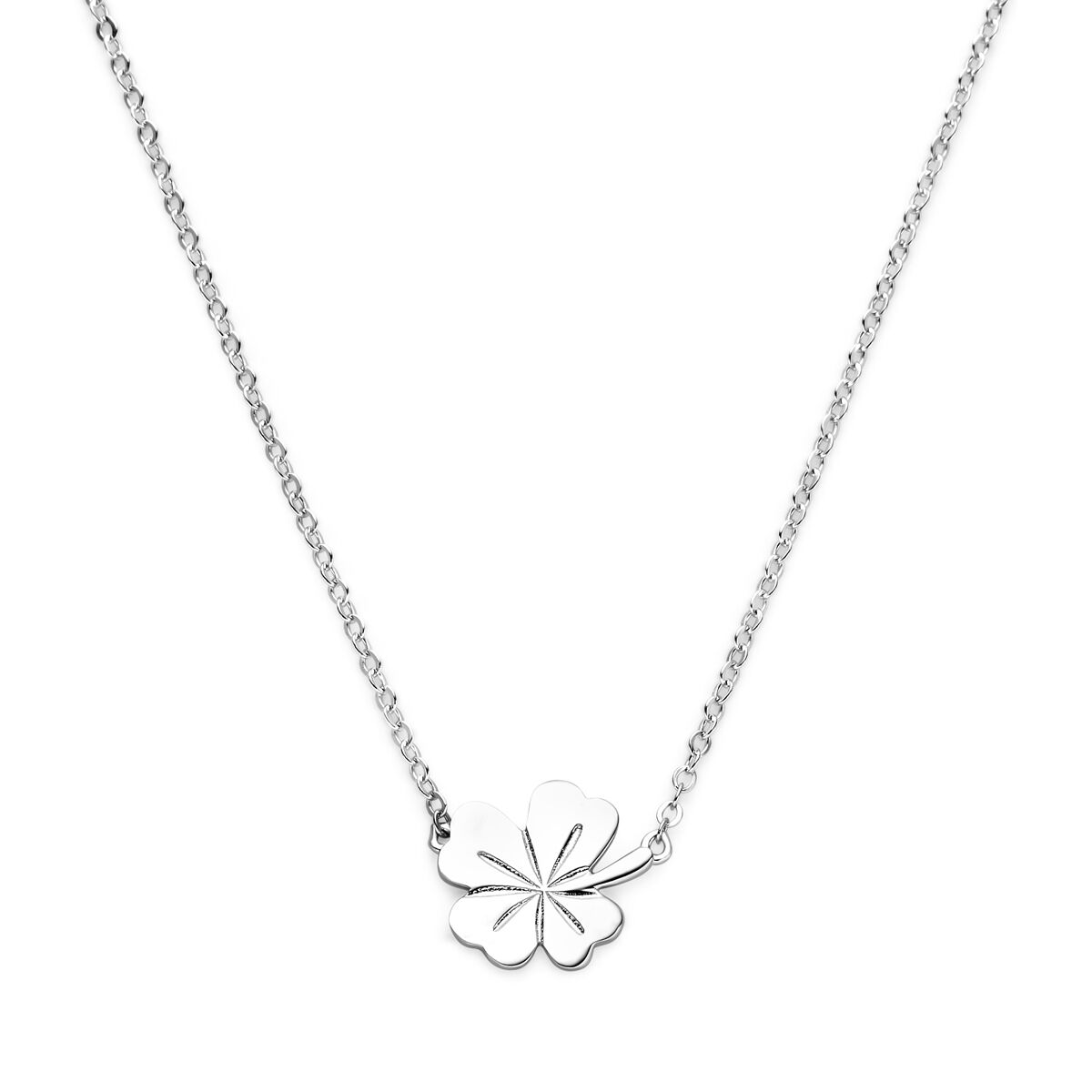 Zilveren collier met een klavertje. Verlengbaar doordat het makkelijk te dragen is 
