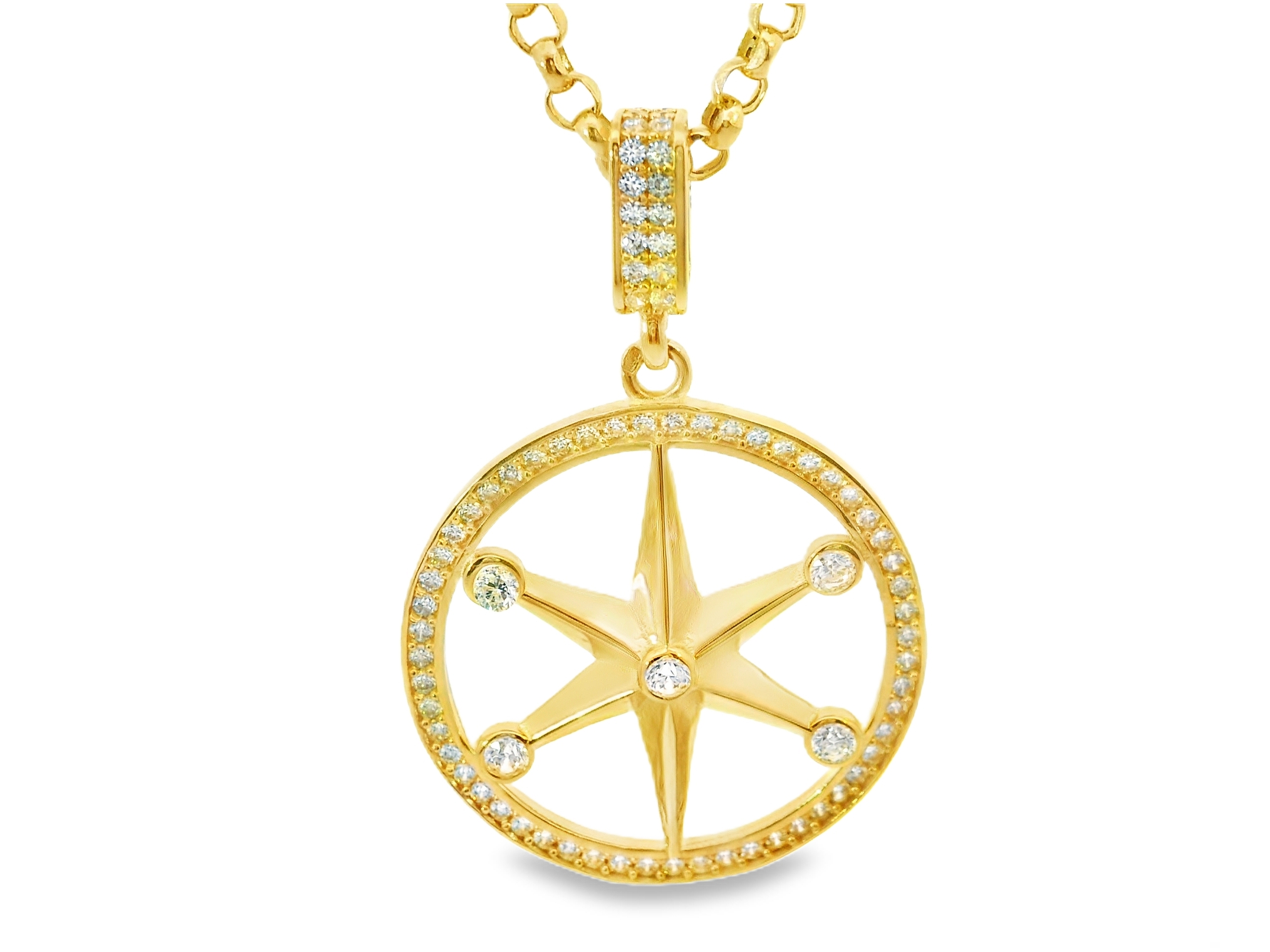 Deze opvallende hanger is vervaardigd uit hoogwaardig 14 karaat geelgoud (3.14 gr) en straalt kracht en karakter uit. De robuuste ronde vorm geeft het sieraad een stoere uitstraling, terwijl de fonkelende zirkonia’s zorgen voor een stijlvolle, sprankelende touch. Perfect voor wie houdt van een tijdloos ontwerp met een edgy randje.

Draag deze hanger solo voor een statement look, of combineer ‘m met andere sieraden voor een gelaagde stijl. Een krachtig accessoire dat elke outfit naar een hoger niveau tilt.

Kenmerken:

Materiaal: 14 karaat geelgoud

Vorm: Rond

Afwerking: Glanzend

Steensoort: Zirkonia’s – schitterend en duurzaam

Stijl: Stoer, elegant en modern