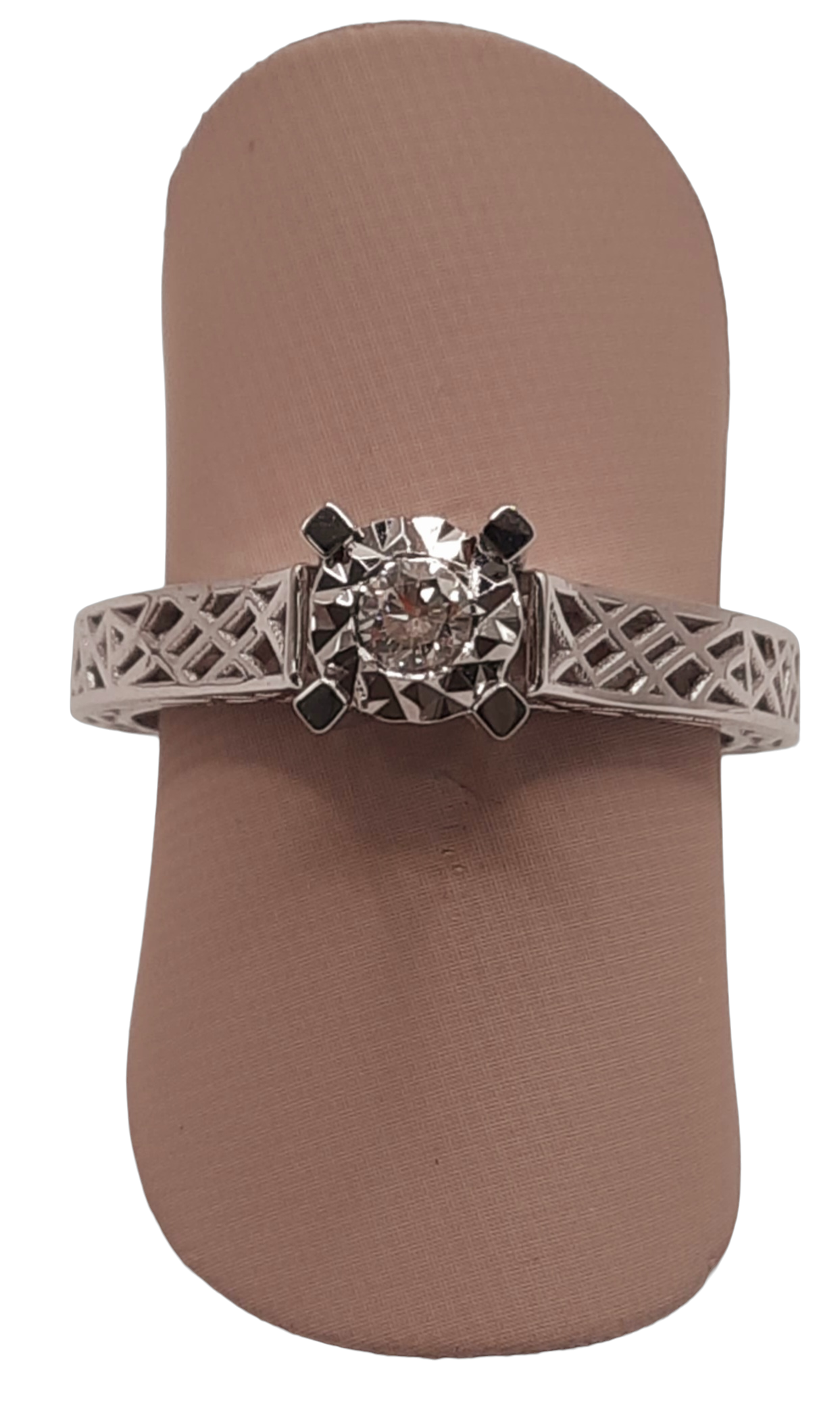 De verlovingsring BREA-0003004 is een prachtige witgouden ring met 10 sprankelende diamanten van elk 0.12 karaat, met de classificatie SI1 en kleur H. Deze ring heeft een glanzende afwerking en een totale karaat van 14kt. Perfect om te dragen op je aanzoek of speciale gelegenheden om een elegante en verfijnde uitstraling te geven. 