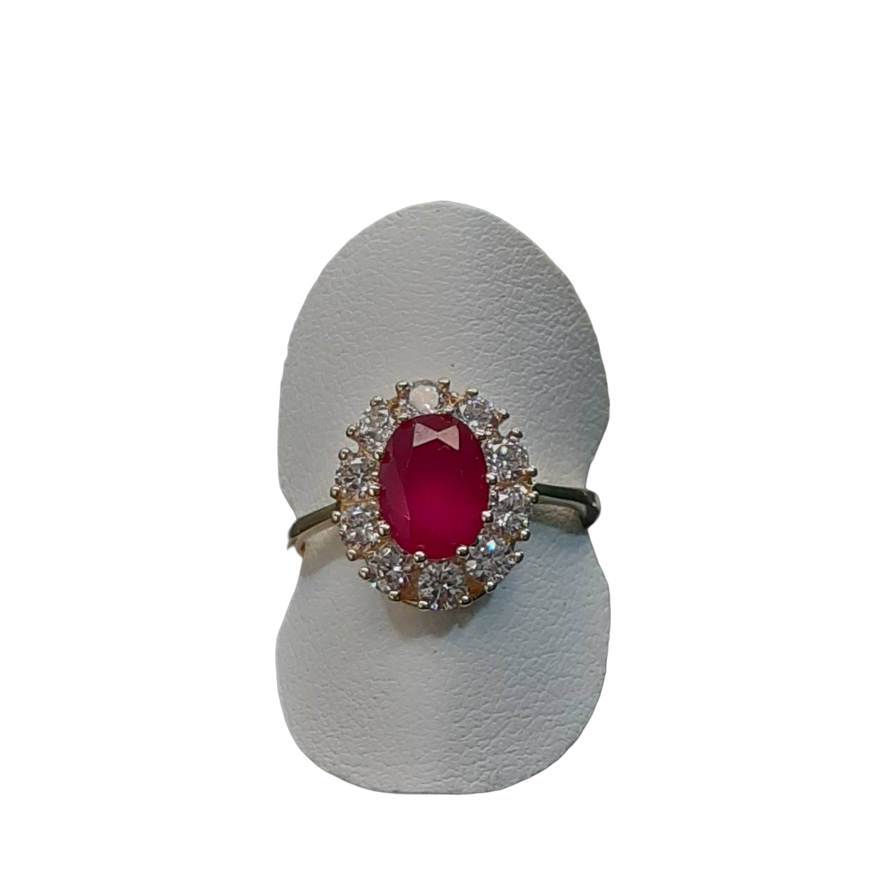 De gouden damesring met modelnummer BREA-RDL-0002981 is een elegante 14-karaats gouden ring met een glanzende afwerking. Uitgerust met een prachtige robijn als edelsteen, straalt deze ring luxe uit. Hij heeft maat 55 en is goudgekleurd. Draag deze ring als opvallend accessoire op speciale gelegenheden of om een vleugje elegantie toe te voegen aan je dagelijkse look.