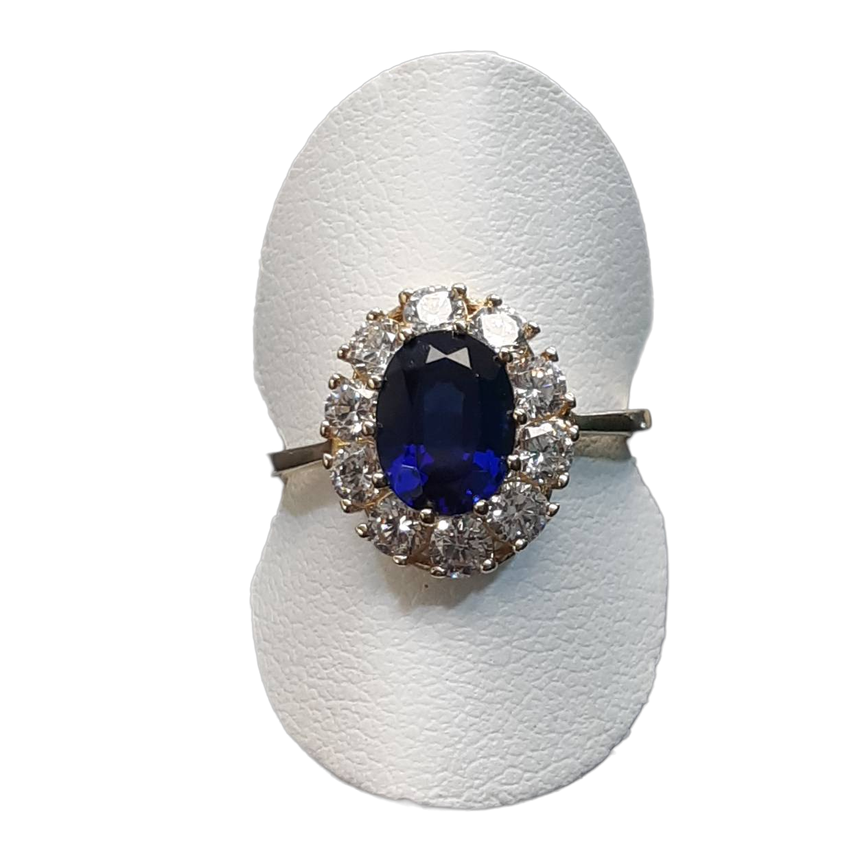De gouden ring BREA-RDL-0002986 is een verfijnd sieraad van 14 karaat goud, prachtig afgewerkt met een glanzende uitstraling. De ring heeft een maat van 55 en is voorzien van één saffiersteen. Perfect voor elke gelegenheid en ideaal om dagelijks te dragen voor een vleugje elegantie. Draag deze ring als een opvallend modestatement.