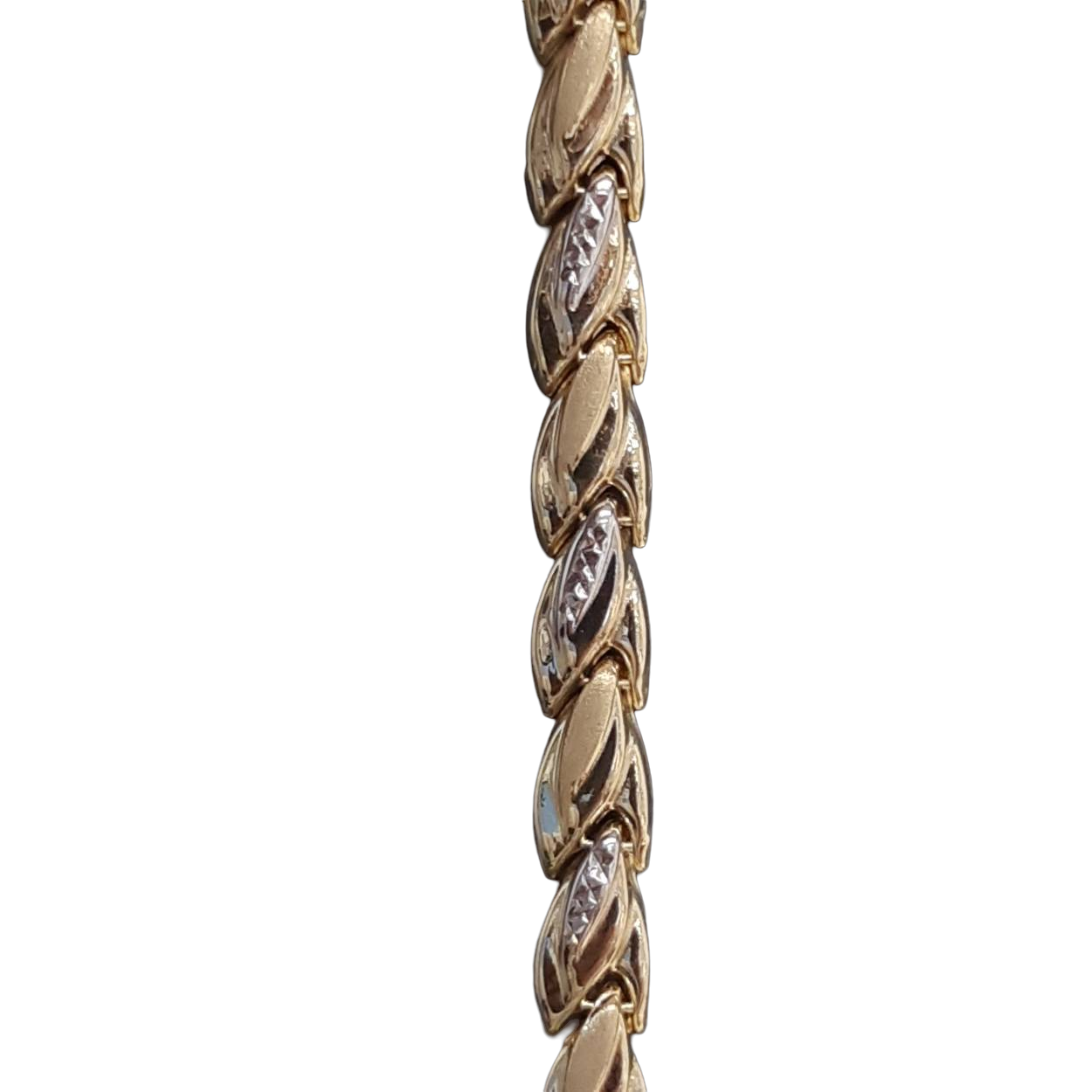 De gouden damesarmband met modelnummer BREA-RDL-0002970 biedt de volgende eigenschappen: gemaakt van 14-karaats goud, glanzend afgewerkt, 6,4 mm breed, lengte van 19 cm, en een goud-zilver kleur. Draag deze elegante armband solo of combineer met andere sieraden voor een verfijnde look. Perfect voor zowel dagelijkse als speciale gelegenheden.