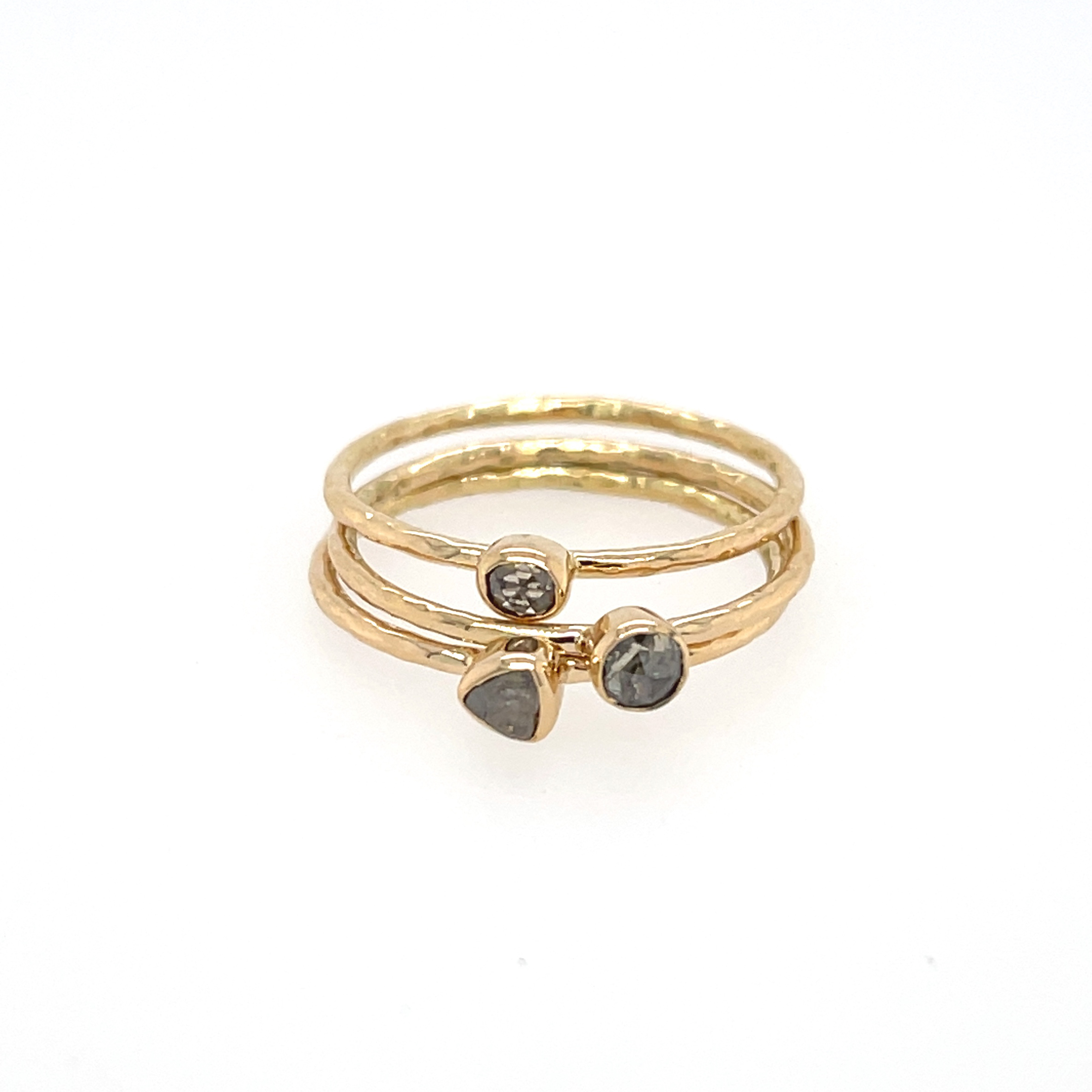 gouden ring diamant fancy slijpsel rg312
Omdat het allemaal unieke stenen zijn, kant hij afwijken van de afbeelding in model en kleur.
De afbeelding is puur om een idee te geven hoe hij er ongeveer uitziet. Kom vrijblijvend in de winkel kijken naar dit prachtig sieraad