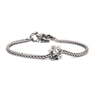 Het Trollbeads startersarmband Geluksvrienden. Deze armband is ideaal om solo te dragen of te combineren met andere armbanden voor een gelaagde look. Draag het tijdens speciale gelegenheden of dagelijks voor een subtiele touch van elegantie en geluk.

