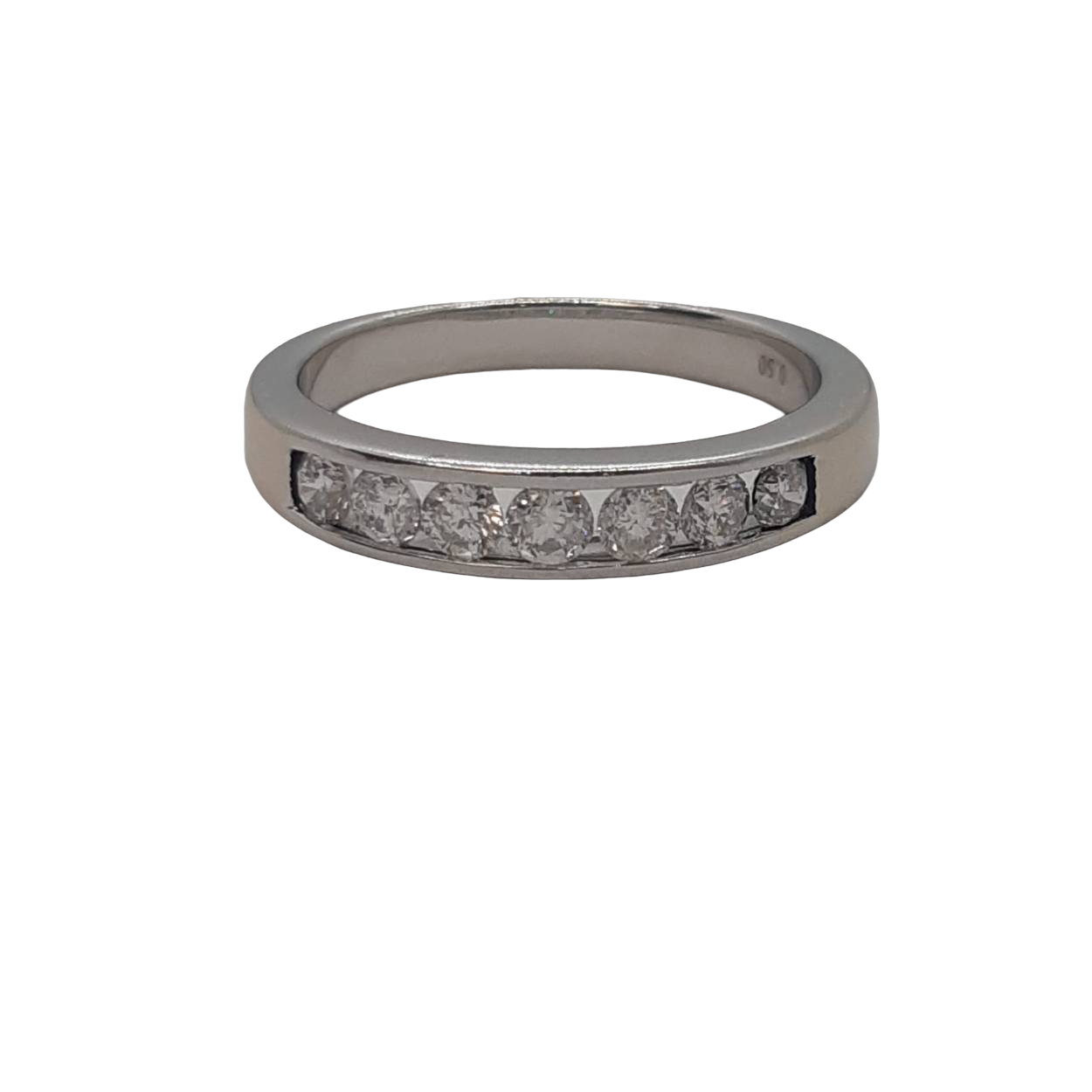 Deze prachtige verlovingsring, modelnummer BREA-0002896, is gemaakt van 18-karaats witgoud en heeft een schitterende glans. De ring is bezet met 7 ronde diamanten van 0,5 karaat, met een SI1 zuiverheid en G kleur (Fijn wit Top Wesselton). Perfect om dagelijks te dragen en te schitteren bij speciale gelegenheden. Verkrijgbaar in maat 54.