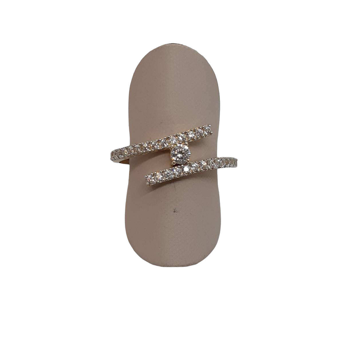 Ontdek de prachtige gouden ring met stenen, modelnummer BREA-JOY-0002870. Deze 14-karaats goudkleurige ring, met een glanzende afwerking, is ontworpen voor maat 54. Draag hem solo voor een verfijnde look of combineer met andere sieraden voor een gedurfde stijl. Ideaal voor elke gelegenheid en perfect om te schitteren.