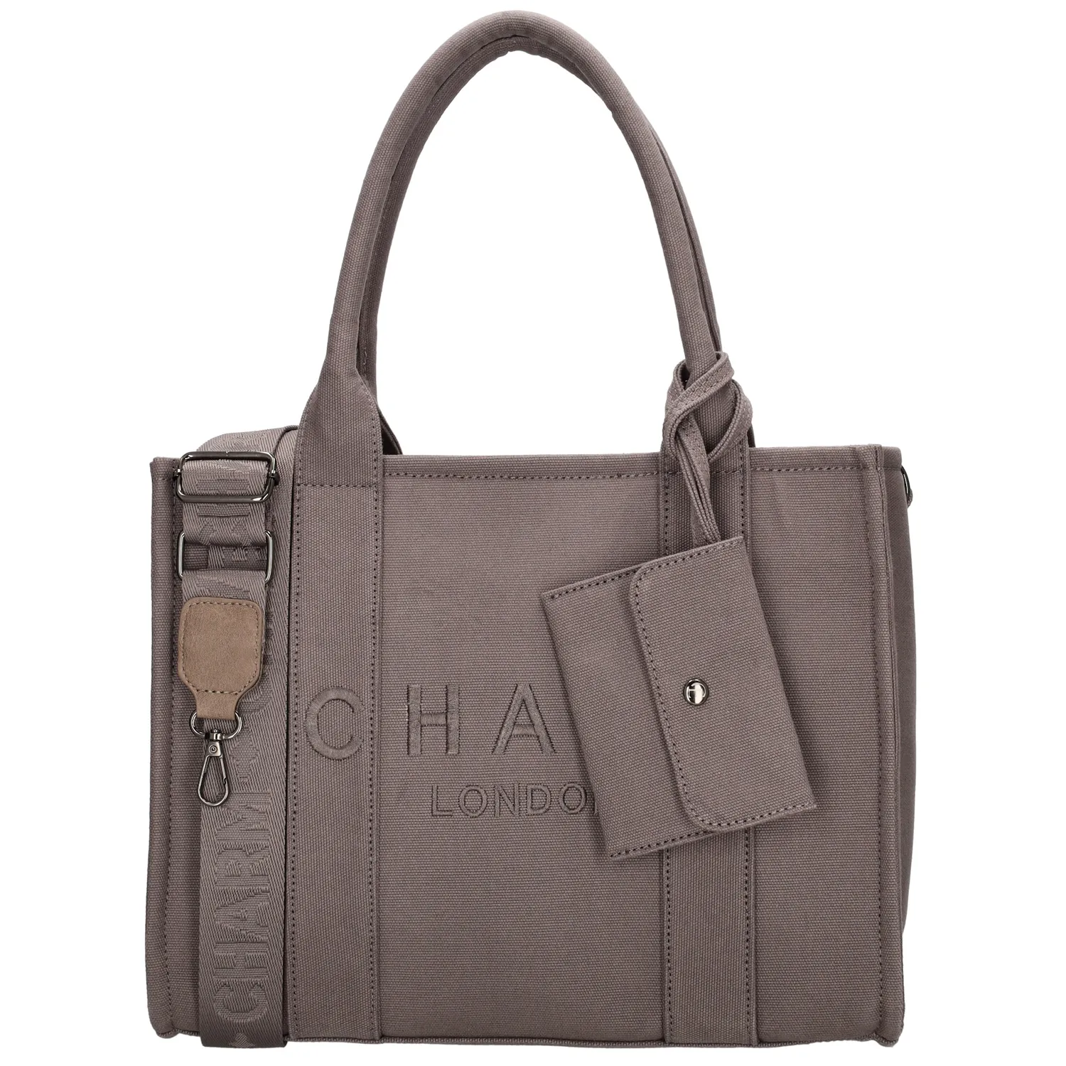De Charm London Bond Shopper is een elegante en functionele tas, perfect voor dagelijks gebruik. Dankzij het compacte formaat neem je hem gemakkelijk overal mee naartoe. De verstelbare en afneembare schouderband zorgt ervoor dat je de tas op verschillende manieren kunt dragen.

De tas heeft een overzichtelijke indeling met een ritsvak en twee insteekvakken aan de binnenkant, zodat je essentials altijd goed georganiseerd blijven. Aan de achterkant bevindt zich een extra ritsvak, handig voor spullen die je snel bij de hand wilt hebben. De tas sluit veilig af met een rits, zodat je spullen goed opgeborgen blijven.

Kenmerken:

Compact en praktisch design
Verstelbare en afneembare schouderband
Afsluitbaar met rits
Binnenvak met rits en twee insteekvakken
Achterritsvak voor extra opbergruimte