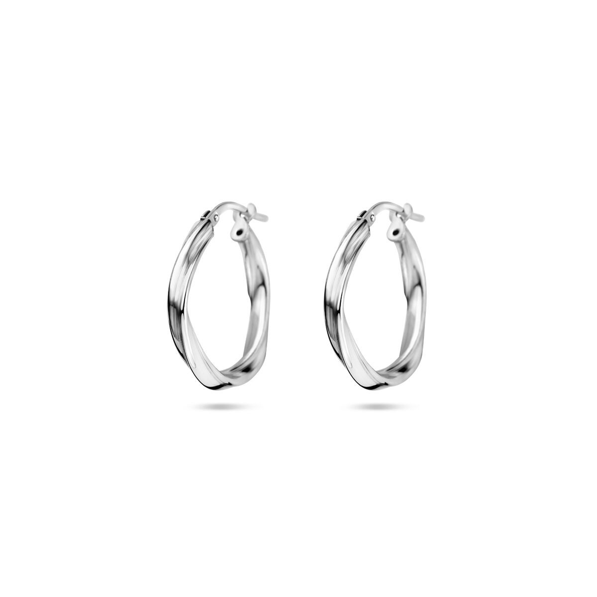 Gerhodineerd 925 zilveren klapoorringen met een dikte van 2.5mm.