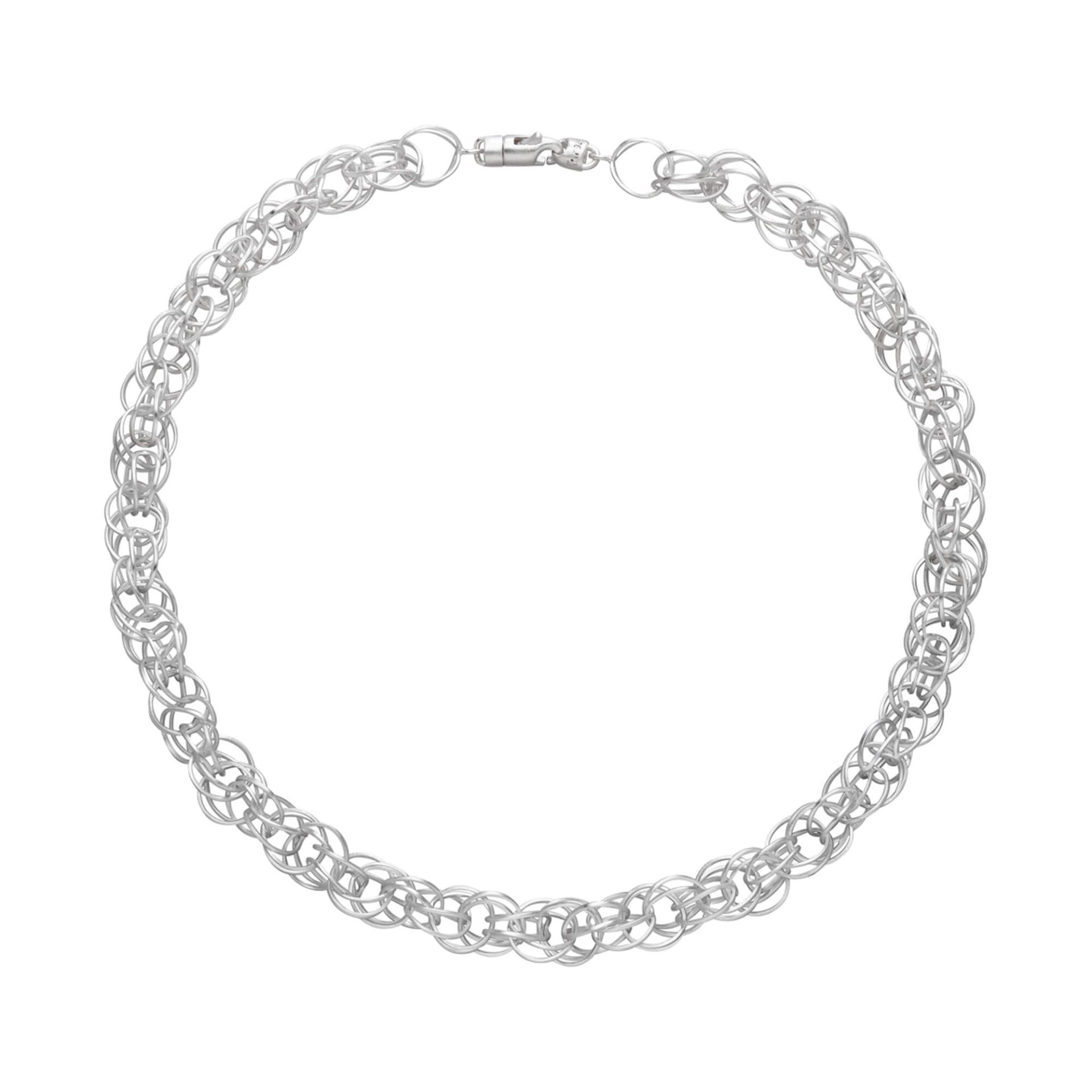Tezer staat voor een individuele, en niet met een ander te vergelijken, sieraden collectie in sterling zilver en goud. Deze elegante en harmonieuze sieraden, waarmee de draagster haar eigen persoonlijkheid onderstreept, zullen snel tot een van de persoonlijke favorieten behoren.

Laat je inspireren door de vrouwelijke kracht en tijdloze elegantie van Tezer Design. Ontdek nu onze collectie en vind het sieraad dat écht bij jou past.