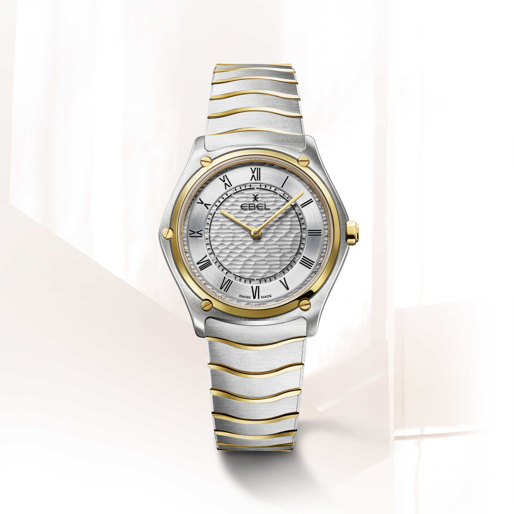  Juwelier Schilder Vlugt is een officiële dealer van EBEL. U kunt dit horloge direct bestellen of neem contact met ons op via mail, telefoon of het contactformulier en wij helpen u graag verder. 