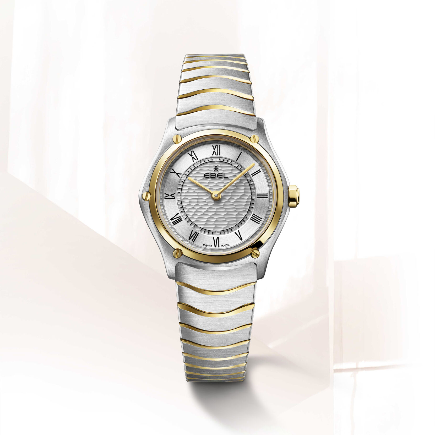  Juwelier Schilder Vlugt is een officiële dealer van EBEL. U kunt dit horloge direct bestellen of neem contact met ons op via mail, telefoon of het contactformulier en wij helpen u graag verder. 