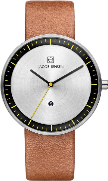 Jacob Jensen 271 horloge Strata heren JJ271 Edelstaal Cognackleurig

De Strata horloge serie, van Jacob Jensen, is nieuw met zuivere strakke lijnen en een fraai ontwerp. Het horloge heeft een edelstalen kast en een bruin cognackleurige lederen band en een zilverkleurige wijzerplaat. De Strata heeft een datum aanduiding, mineraal glas en is 3 atm waterdicht.
