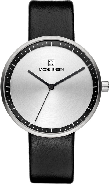 Dit horloge heeft een kwalitatief quartz uurwerk waarop de tijd analoog wordt weergegeven. Het formaat van de horlogekast is 36 mm. en de Jacob Jensen Strata 280 heeft een wijzerplaat in de kleur zilver. Het materiaal glas van dit model is mineraal glas. 2 jaar garantie.