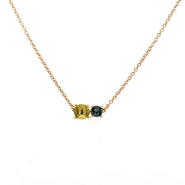 Geel gouden ketting in 18 kt goud met vaste hanger.
De hanger bevat een 'London blue topaas' en een 'peridoot' edelsteen.
Lengte: 43 cm
De bijhorende ring en oorstekers zijn ook verkrijgbaar