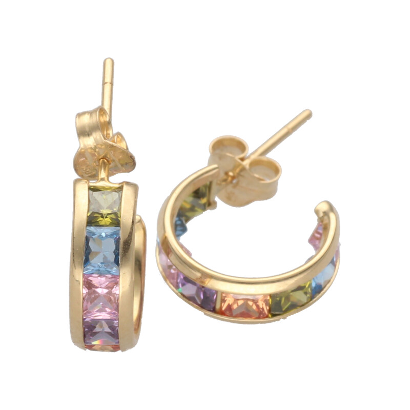 Deze oorstekers zijn van het merk Swing Jewels. Met gekleurde zirkonia.