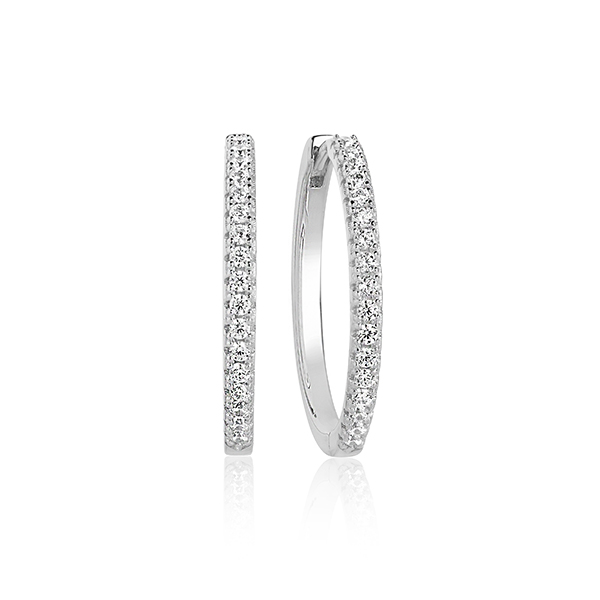 Dit zijn prachtige oorringen van Sif Jakobs.

Oorringen uit de lijn van Ellera X-Grande 925 Sterling zilver gepolijst oppervlak bezet met witte zirkonia's. Diameter 2,5cm, breedte 2mm.