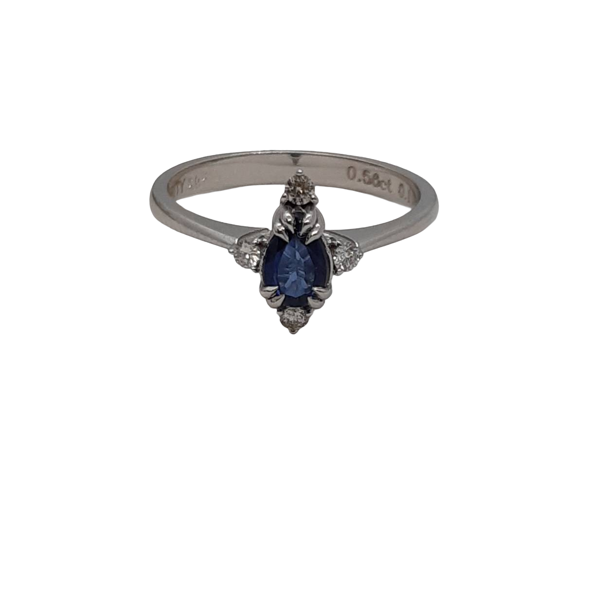 De BREA-0002816 ring is een verfijnd sieraad met 4 diamanten van SI1 zuiverheid en F kleur, en 1 saffiersteen. Gemaakt van 14 karaats witgoud, straalt hij elegantie en luxe uit. Deze ring in maat 54 past perfect bij zowel formele als casual gelegenheden. Draag hem als een statement stuk om je outfit te completeren.