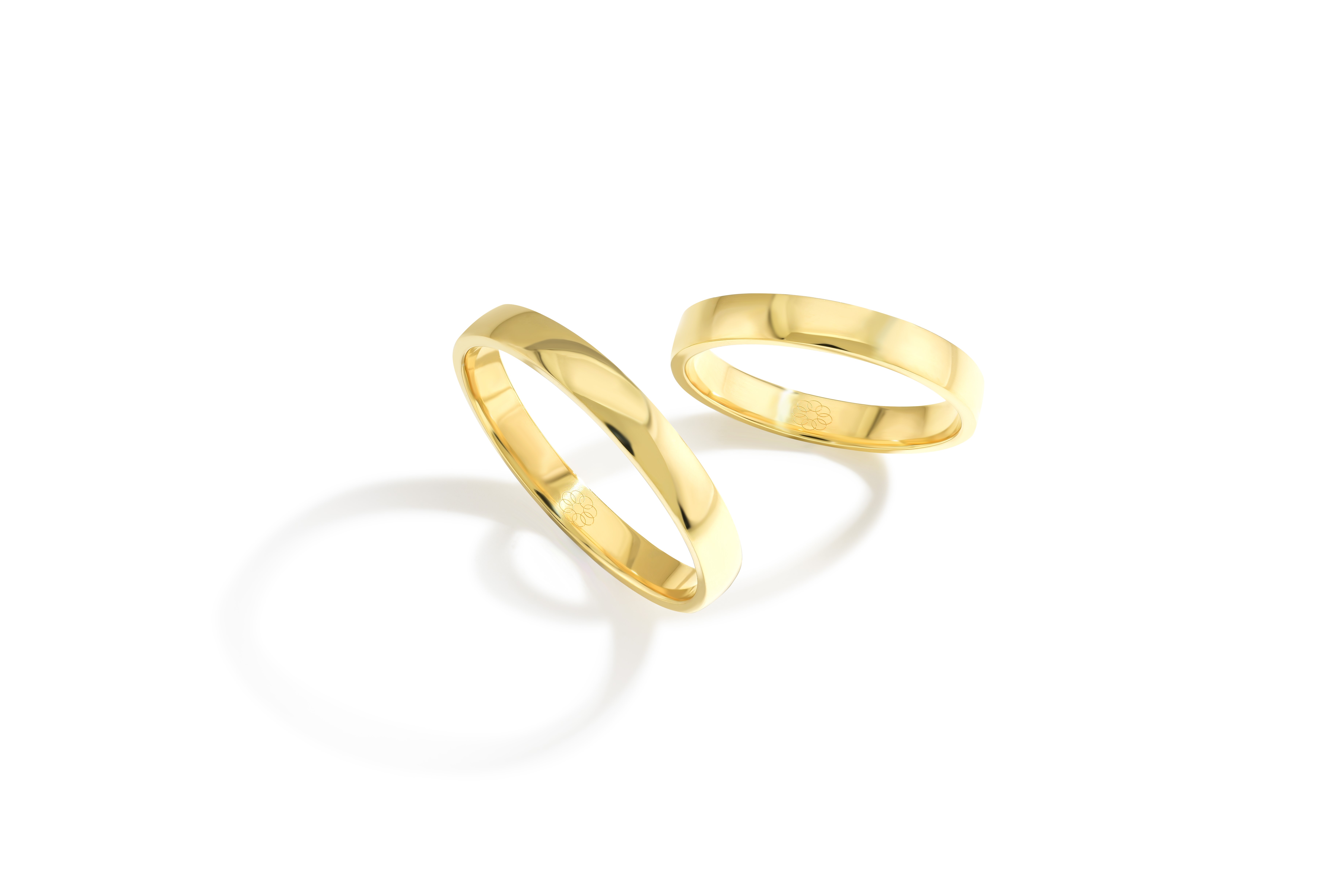 Onze trouwringen zijn verkrijgbaar in alle maten en kleuren en kunnen worden vervaardigd in 9, 14 of 18 karaat goud. Daarnaast bieden we de mogelijkheid om de ringen te laten bezetten met Swarovski zirkonia of hoogwaardige, gecertificeerde diamanten. Alle modellen zijn ook beschikbaar in zilver of platina. Bij aankoop van een set trouwringen ontvangt u van ons een gratis gravure cadeau, ter waarde van €49.