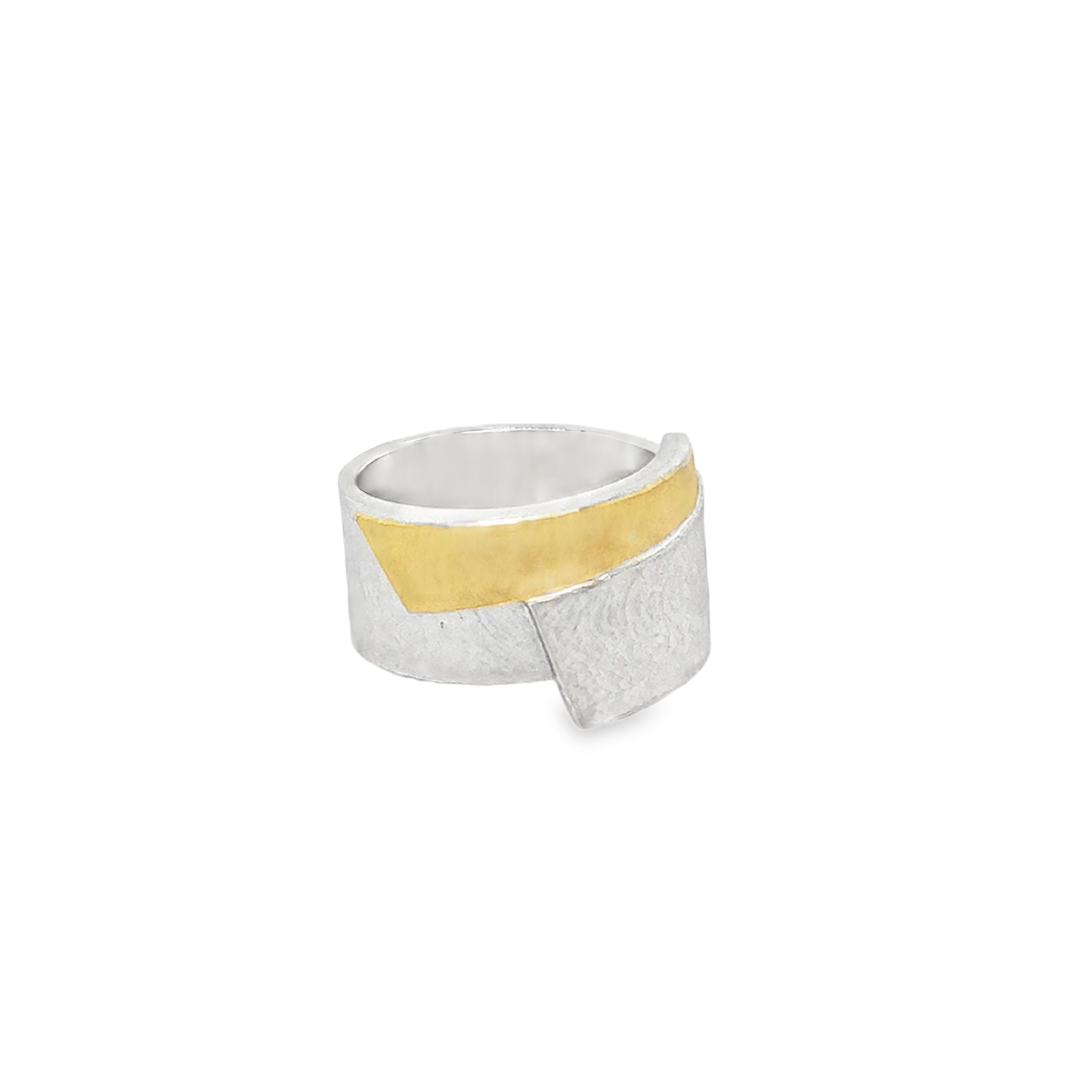 Dieser Ring Silber Gold 900 ist ein elegantes Schmuckstück der Kategorie bicolor. Er besticht durch sein edles Design aus hochwertigem Silber und Gold. Tragen Sie diesen Ring zu besonderen Anlässen oder als tägliches Accessoire, um jedem Outfit einen Hauch von Luxus zu verleihen. Perfekt für stilvolle Statements.