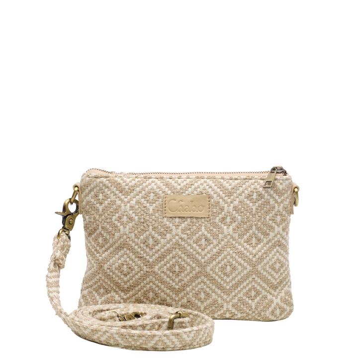 Zoek je een prachtige crossbody/clutch met rits en een lange, verstelbare schouderband, dan is dit jouw match.

Deze clutch van mooie jaquard stof kun je crossover dragen en heeft een afsluitbare rits.
Aan de binnenkant vindt je nog een extra ritsvak en twee extra insteekvakken om je spullen veilig op te bergen.
SIZE: 24 x 17 x 2 cm