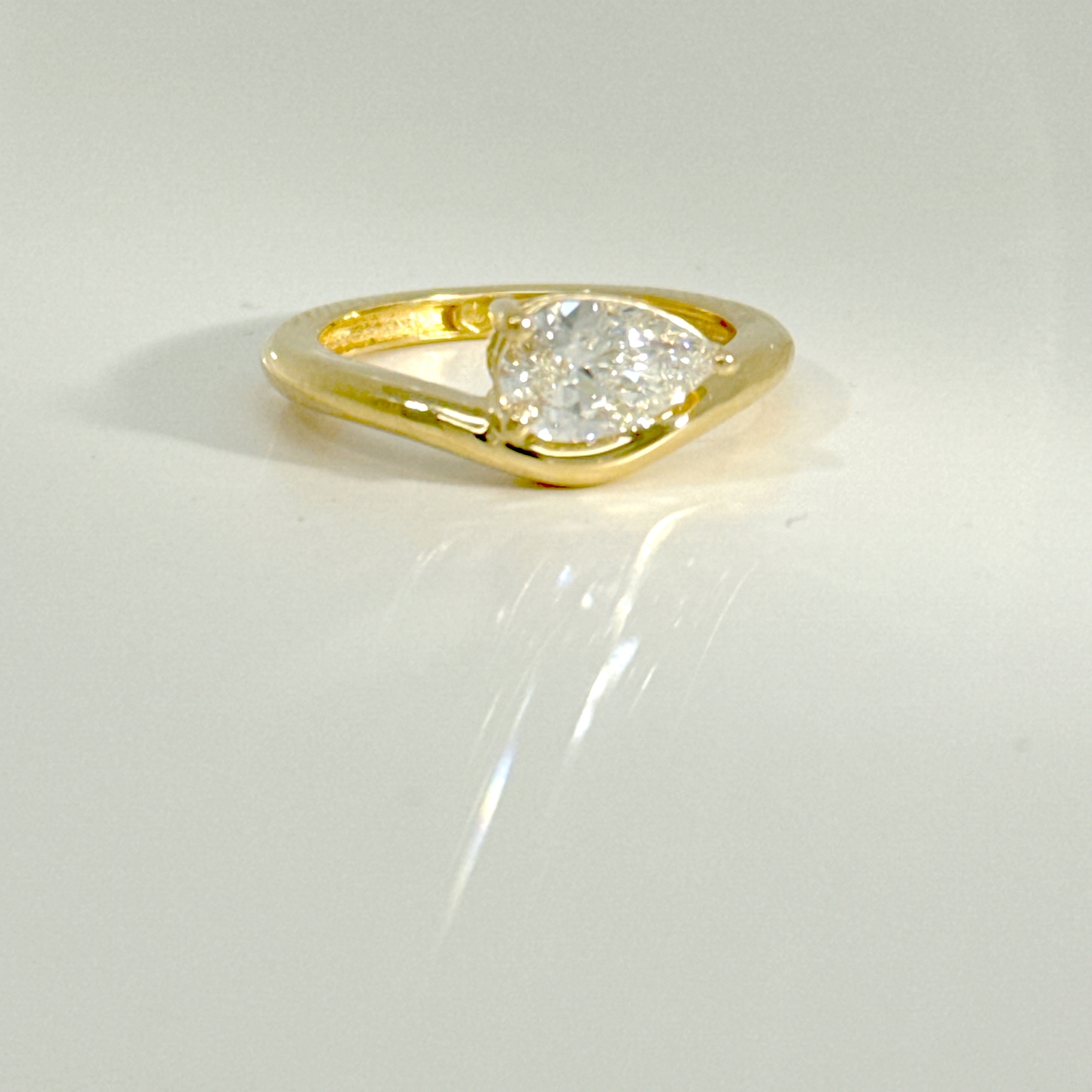 18 karaat geel goud met lab grown steen 1.0ct pear