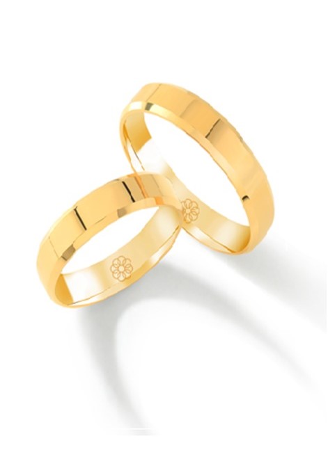 Onze trouwringen zijn verkrijgbaar in alle maten en kleuren en kunnen worden vervaardigd in 9, 14 of 18 karaat goud. Daarnaast bieden we de mogelijkheid om de ringen te laten bezetten met Swarovski zirkonia of hoogwaardige, gecertificeerde diamanten. Alle modellen zijn ook beschikbaar in zilver of platina. Bij aankoop van een set trouwringen ontvangt u van ons een gratis gravure cadeau, ter waarde van €49.