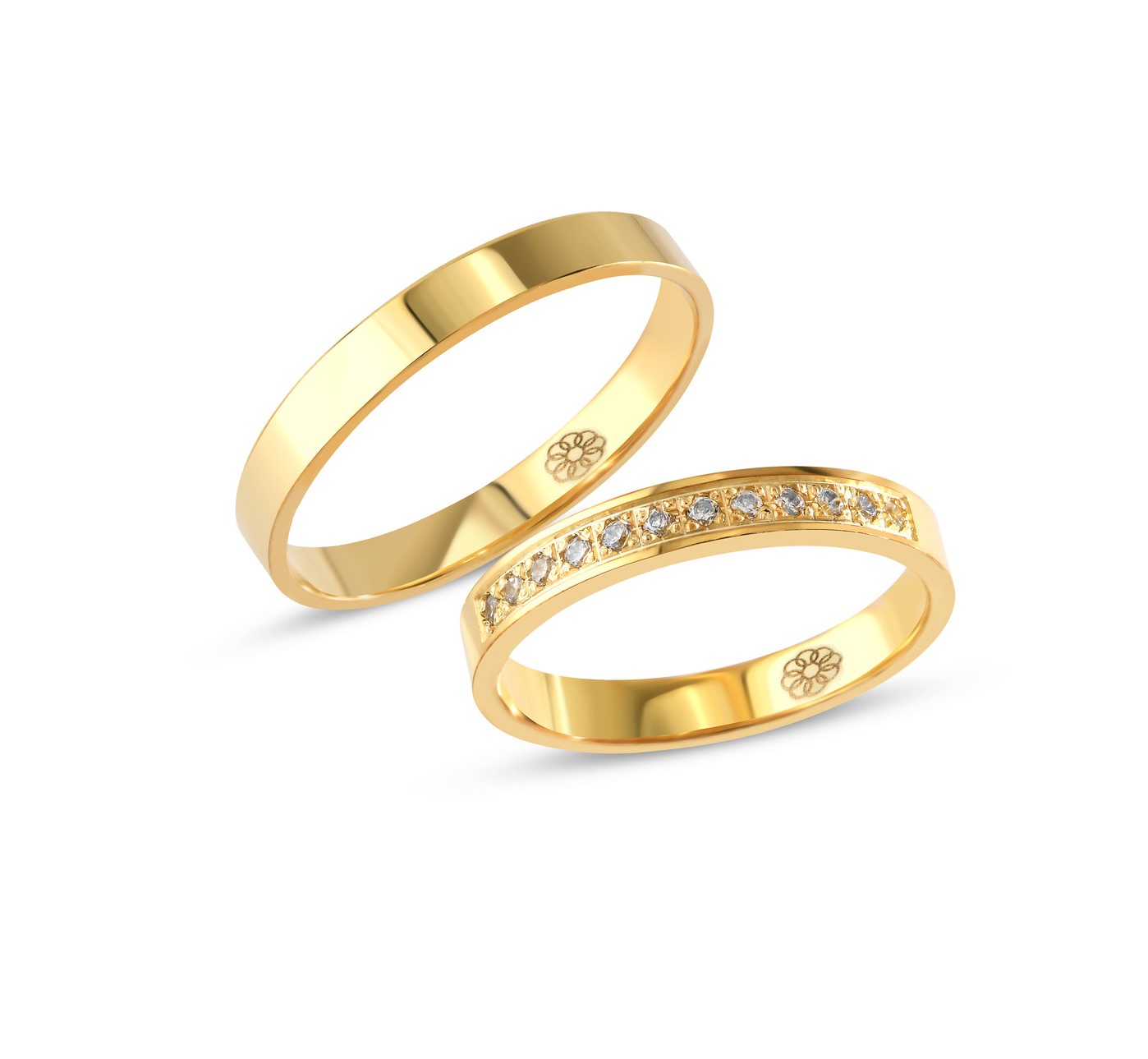 Onze trouwringen zijn verkrijgbaar in alle maten en kleuren en kunnen worden vervaardigd in 9, 14 of 18 karaat goud. Daarnaast bieden we de mogelijkheid om de ringen te laten bezetten met Swarovski zirkonia of hoogwaardige, gecertificeerde diamanten. Alle modellen zijn ook beschikbaar in zilver of platina. Bij aankoop van een set trouwringen ontvangt u van ons een gratis gravure cadeau, ter waarde van €49.