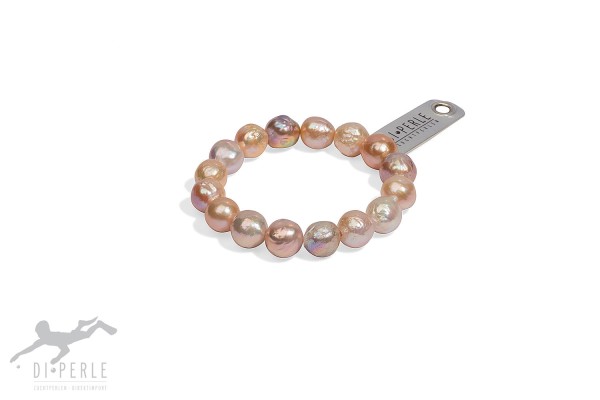 De Di Perle Parelarmband, modelnummer 82140536, is een elegante damesarmband met een lengte van 20 cm, gemaakt van verfijnde parels. Deze armband, onder de categorie JUWELEN en type BRACELET, is het perfect accessoire voor elke gelegenheid. Style het met een formele outfit of draag het casual voor een subtiele, maar verfijnde touch aan je look.