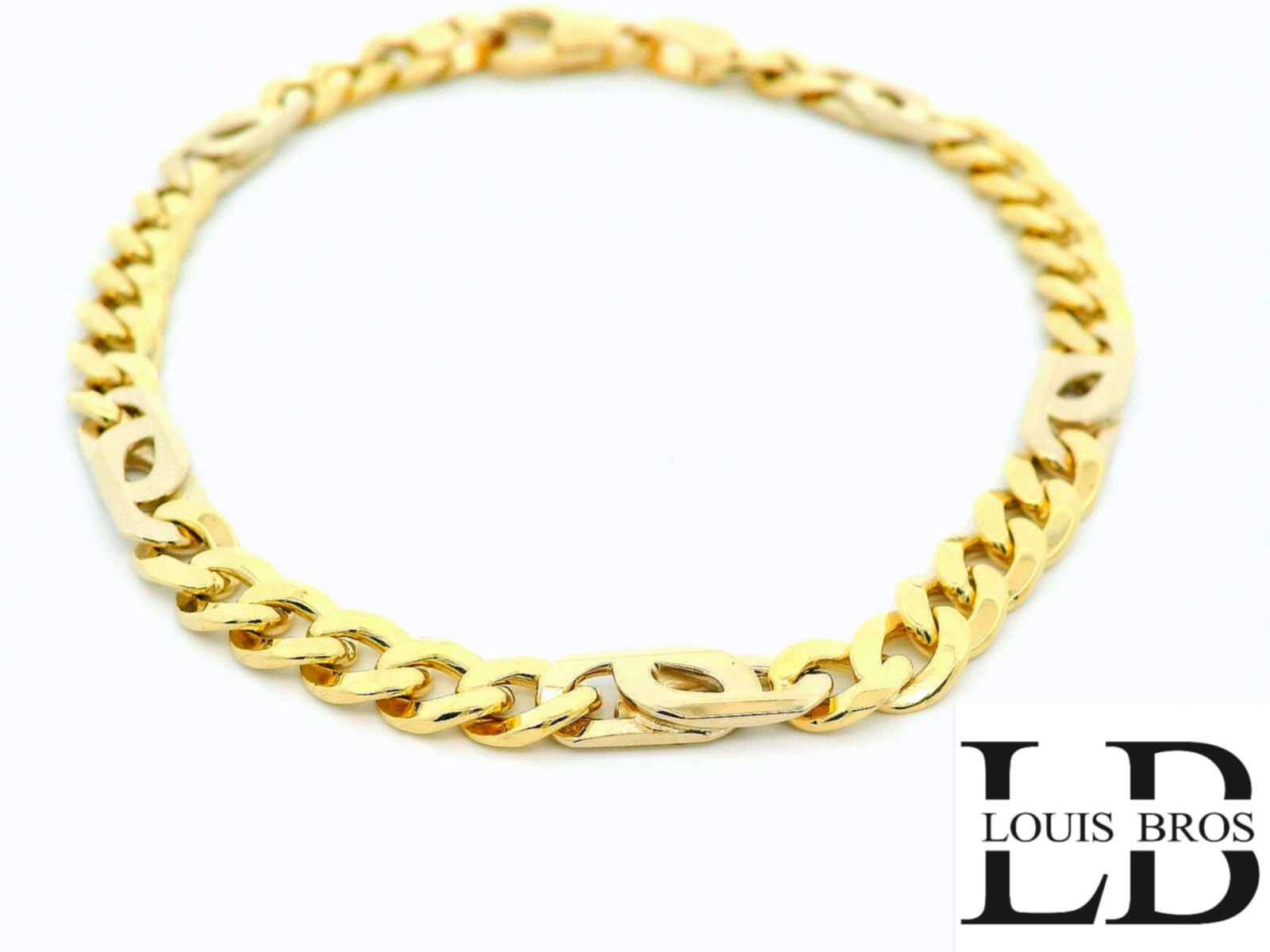 Deze stijlvolle armband van 14 karaat bicolor goud (20 gr) combineert het warme geelgoud met het koele witgoud in een harmonieus en verfijnd ontwerp. De klassieke schakels geven de armband een tijdloze uitstraling, geschikt voor elke gelegenheid en perfect voor zowel mannen als vrouwen.

Het unisex karakter maakt dit sieraad veelzijdig en makkelijk te combineren met andere accessoires. Door de hoogwaardige afwerking en duurzame materialen is deze armband niet alleen een mode-item, maar ook een waardevol bezit voor de lange termijn.

Kenmerken:

Materiaal: 14 karaat bicolor goud (geelgoud en witgoud)

Design: Tijdloos schakelpatroon

Stijl: Unisex – geschikt voor elke stijl en gelegenheid

Sluiting: Veilige karabijnsluiting

Afwerking: Glanzend gepolijst

Een subtiel luxe sieraad dat elegantie en vakmanschap samenbrengt – voor wie houdt van kwaliteit met een tijdloze uitstraling.
