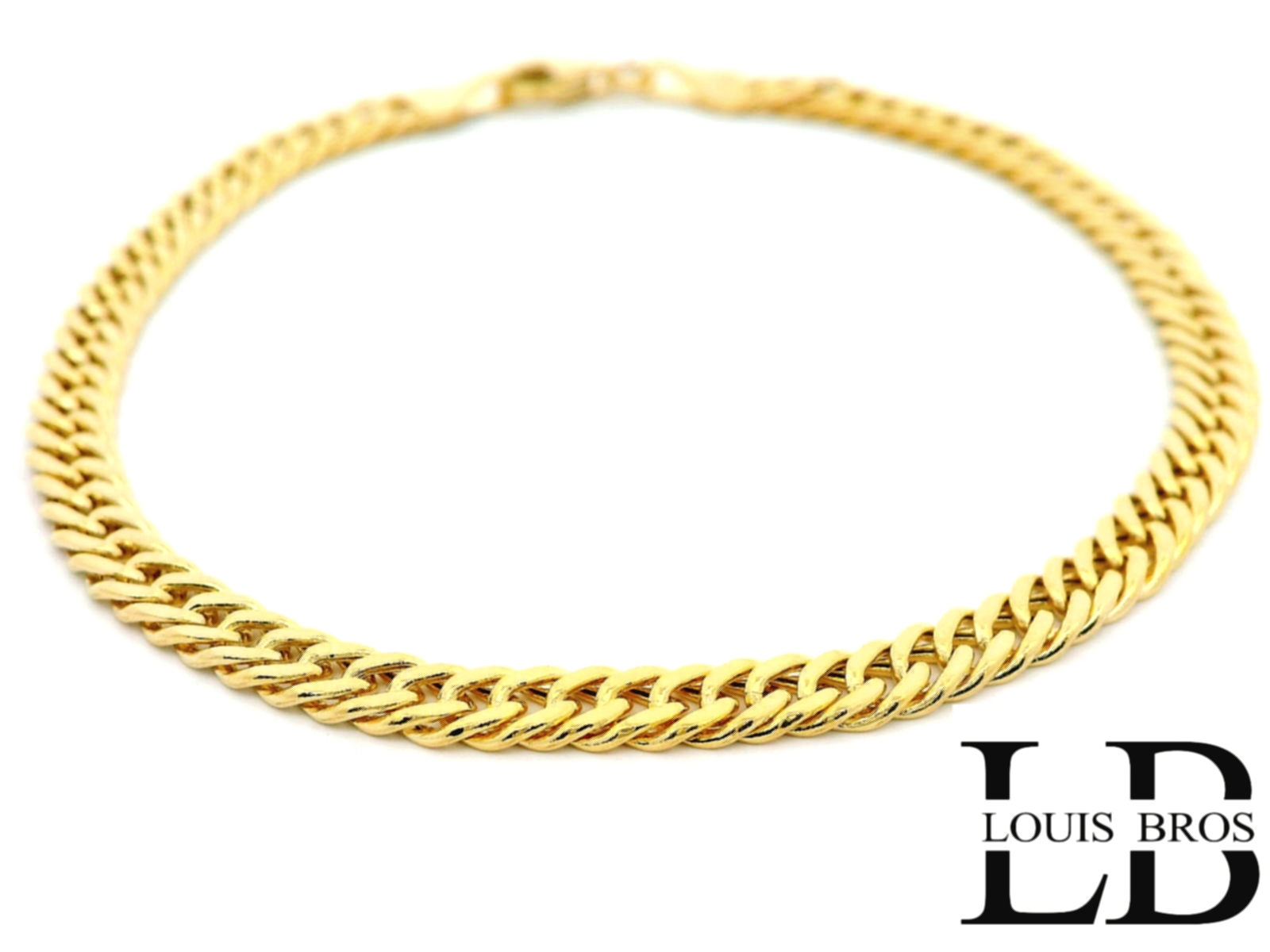 Deze verfijnde armband is vervaardigd uit 14 karaat geelgoud (3.63 gr) en uitgevoerd in het klassieke gourmet schakelpatroon. De fijn afgewerkte schakels liggen strak tegen elkaar aan en geven de armband een subtiele, glanzende uitstraling – stijlvol, tijdloos en geschikt voor elke gelegenheid.

Dankzij het slanke design en de neutrale uitstraling is deze armband perfect voor zowel mannen als vrouwen. De armband combineert elegantie met eenvoud, en kan zowel solo gedragen worden als in combinatie met andere sieraden.

Kenmerken:

Materiaal: 14 karaat geelgoud

Schakeltype: Fijne gourmet schakels

Stijl: Unisex – geschikt voor zowel dames als heren

Sluiting: Stevige karabijnsluiting

Afwerking: Gepolijst voor een subtiele glans

Een minimalistisch sieraad met een luxe uitstraling – perfect voor dagelijks gebruik of als stijlvol cadeau.