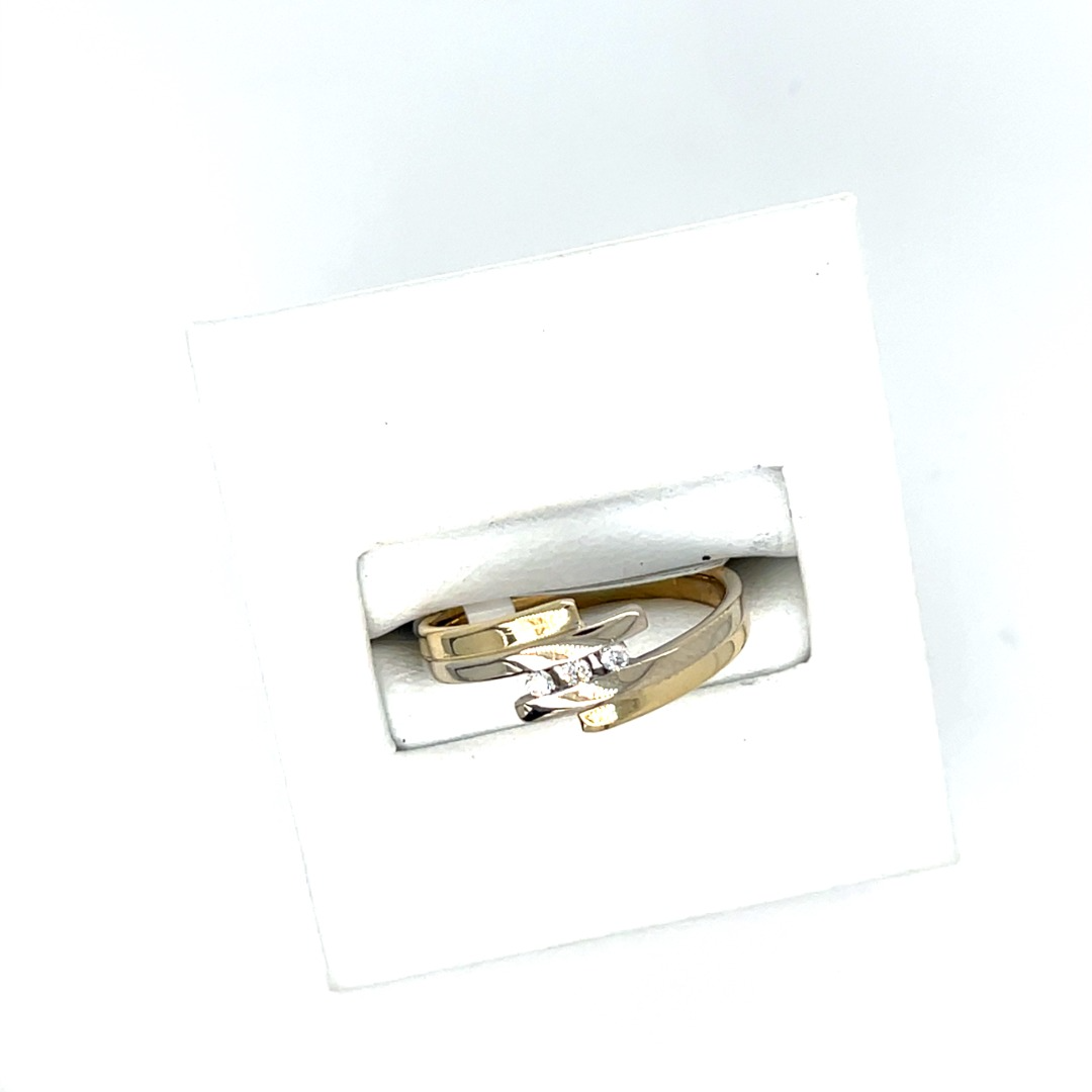 occasion bicolor geel/wit gouden ring met 3 briljanten.
