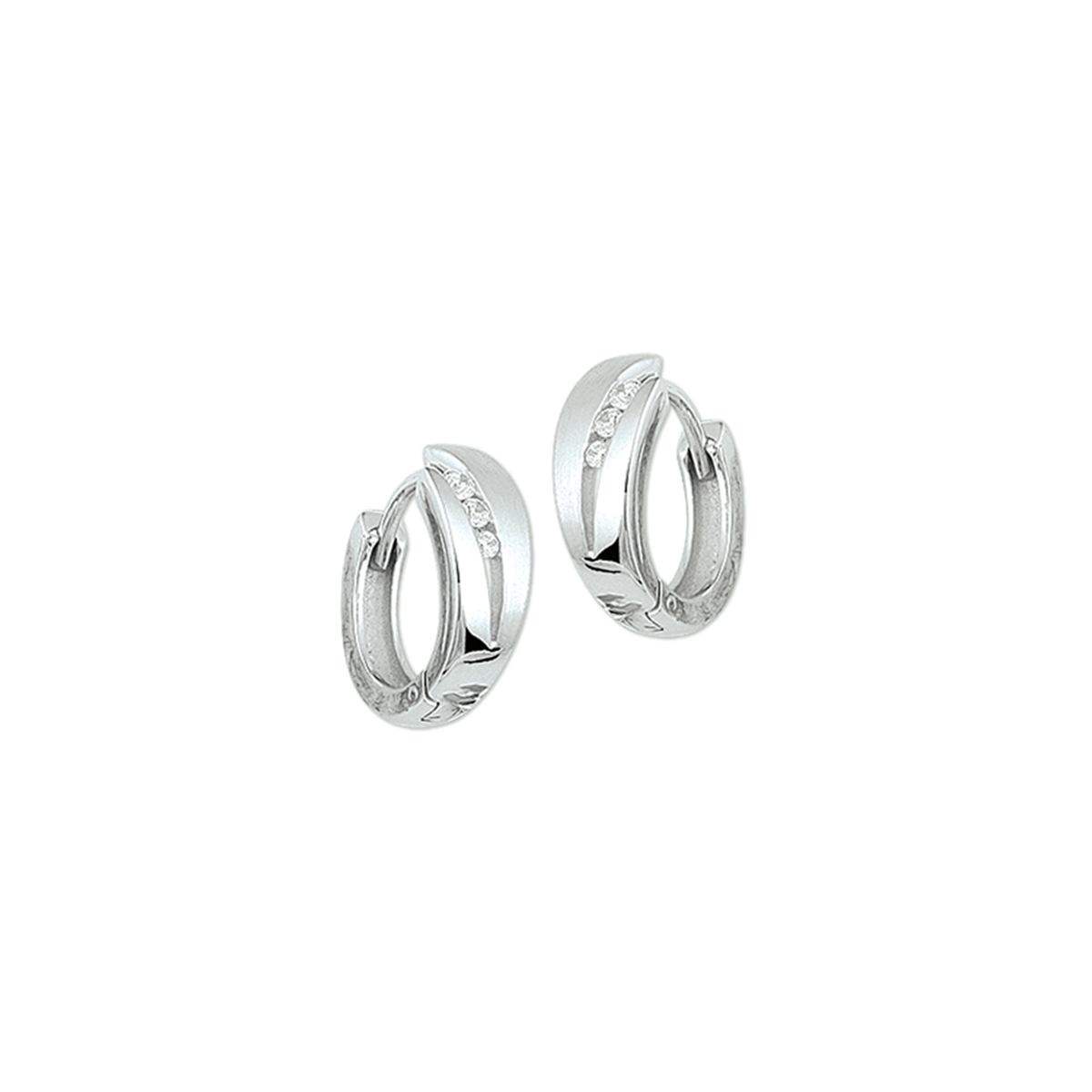 De Zilveren Klapoorringen Zirkonia Mat, zijn elegante creolen van zilver met een vlak ontwerp. De witte kleur en zirkonia's geven een verfijnde uitstraling. Perfect te dragen bij zowel casual als formele gelegenheden om elke look te verfraaien.