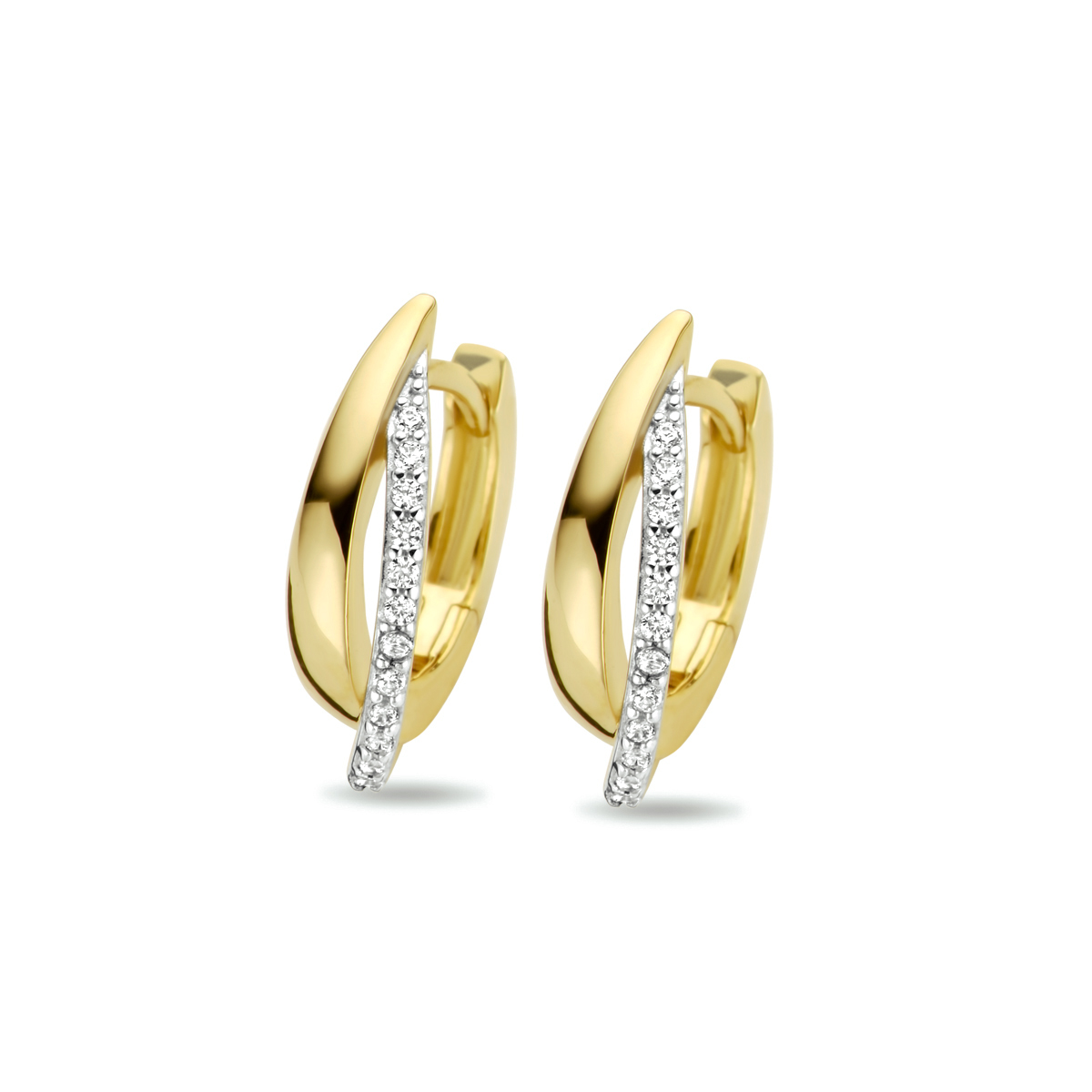 14k Geelgouden klapoorringen uitgevoerd met een schitterende zirkonia rij. De oorringen zijn bicolor gestift en hebben een afmeting van 16x4.5mm.