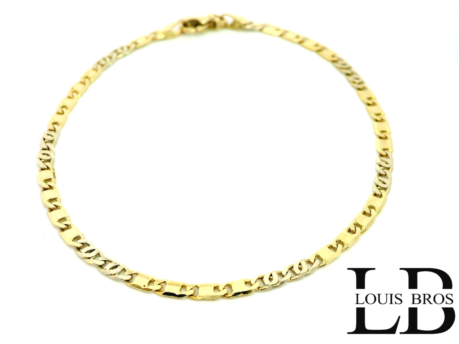 Deze stijlvolle armband van 14 karaat bicolor goud (3.25 gr) combineert het warme geelgoud met het koele witgoud in een harmonieus en verfijnd ontwerp. De klassieke schakels geven de armband een tijdloze uitstraling, geschikt voor elke gelegenheid en perfect voor zowel mannen als vrouwen.

Het unisex karakter maakt dit sieraad veelzijdig en makkelijk te combineren met andere accessoires. Door de hoogwaardige afwerking en duurzame materialen is deze armband niet alleen een mode-item, maar ook een waardevol bezit voor de lange termijn.

Kenmerken:

Materiaal: 14 karaat bicolor goud (geelgoud en witgoud)

Design: Tijdloos schakelpatroon

Stijl: Unisex – geschikt voor elke stijl en gelegenheid

Sluiting: Veilige karabijnsluiting

Afwerking: Glanzend gepolijst

Een subtiel luxe sieraad dat elegantie en vakmanschap samenbrengt – voor wie houdt van kwaliteit met een tijdloze uitstraling.