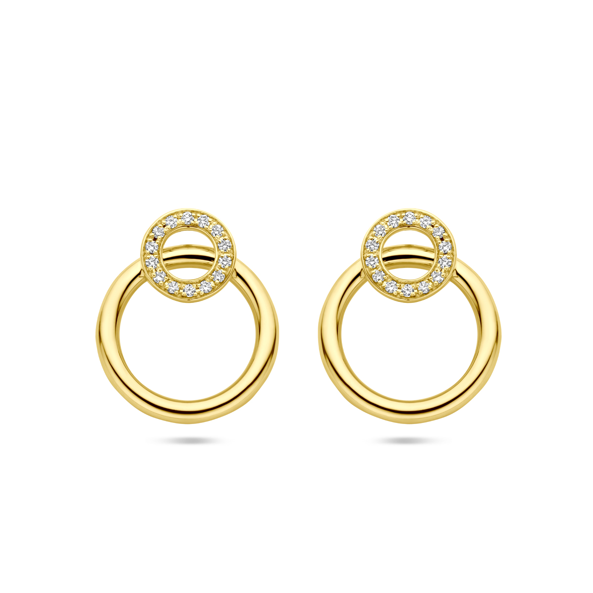 14k Geelgouden oorknoppen uitgevoerd met diamant. De oorknoppen hebben een afmeting van 16x13.5mm. Het totale diamantgewicht is 0.11ct.