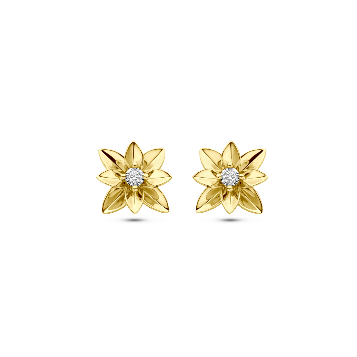 14k Bicolor-geel en witgouden oorknoppen uitgevoerd met diamant. De oorknoppen hebben een afmeting van 12x12mm. Het totale diamantgewicht is 0.03ct.