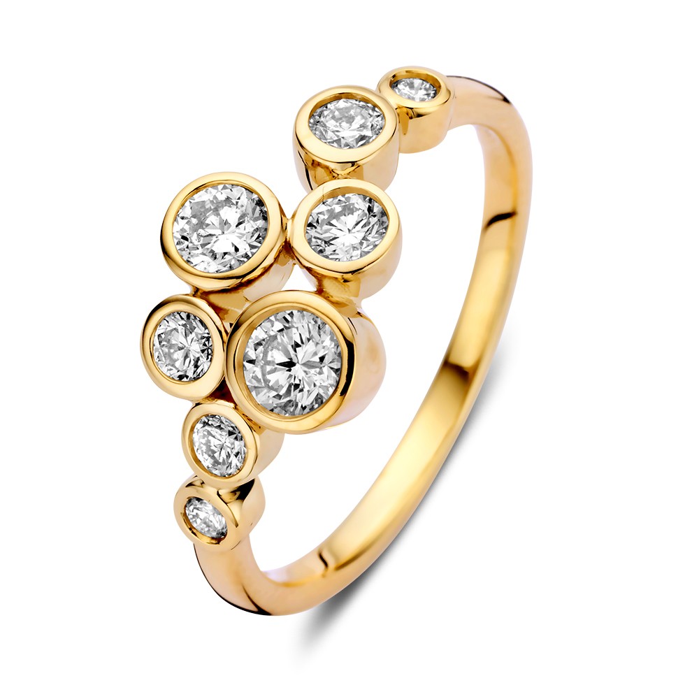 Schitterende, gouden ring uit onze 'Bubbles'-collectie, de ring is versierd met acht diamanten in stijlvolle gouden zetkastjes, speels variërend in grootte.
