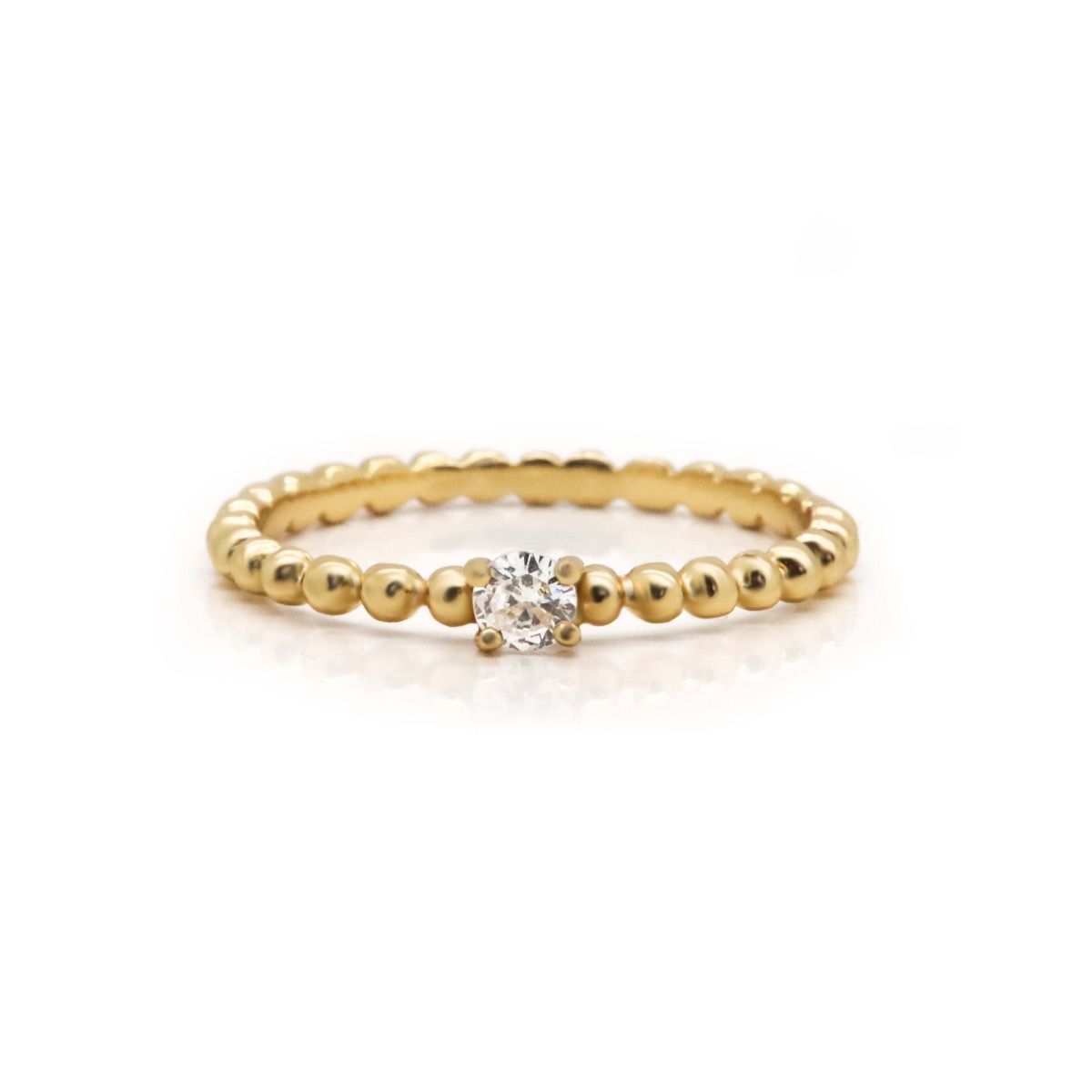 Dit is onze BESOS zirconia stapelring. Onze sieraden zijn verkrijgbaar in 925 sterling zilver of met een 14K gouden plating.