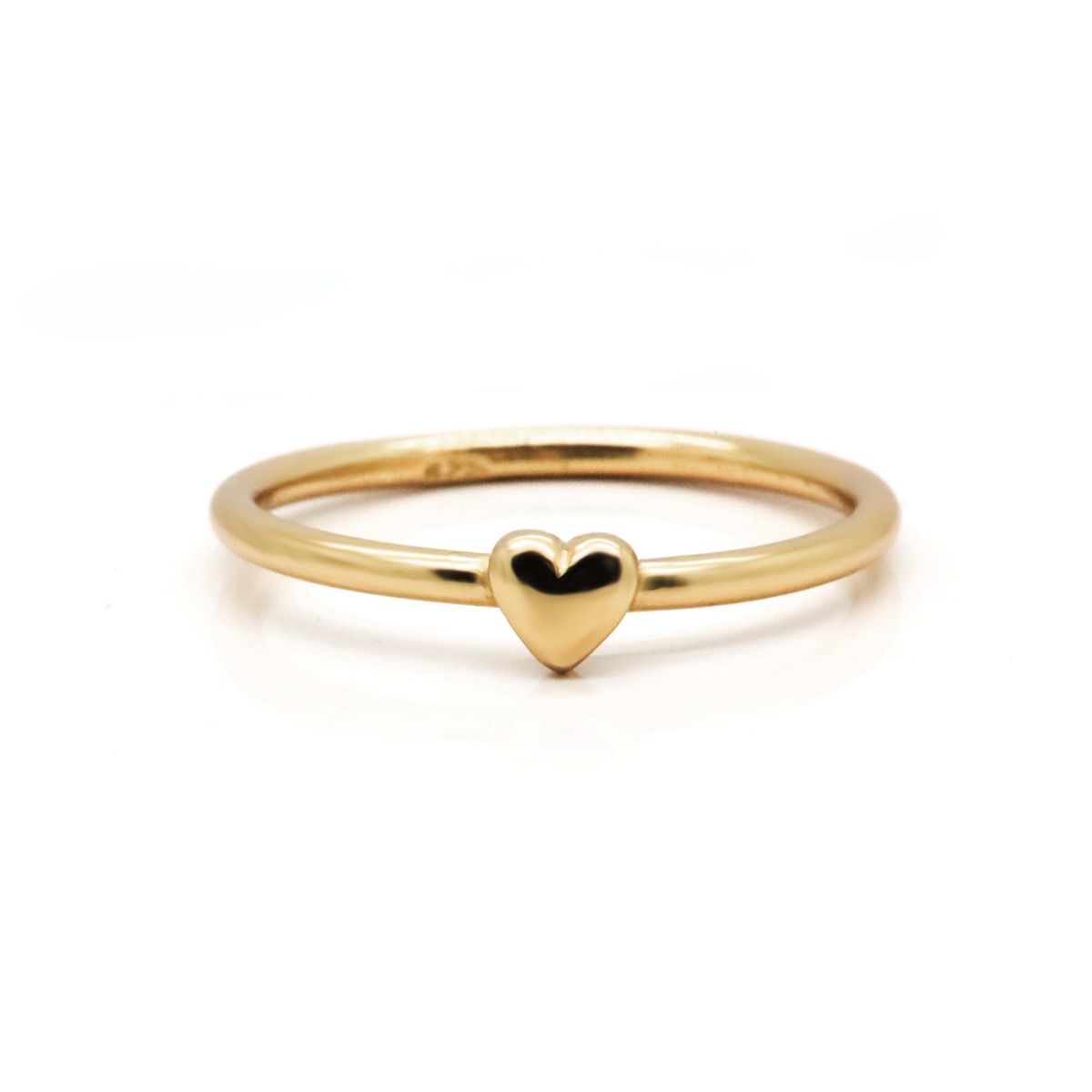 Dit is onze Heart stapelring. Onze sieraden zijn verkrijgbaar in 925 sterling zilver of met een 14K gouden of rosegouden plating.