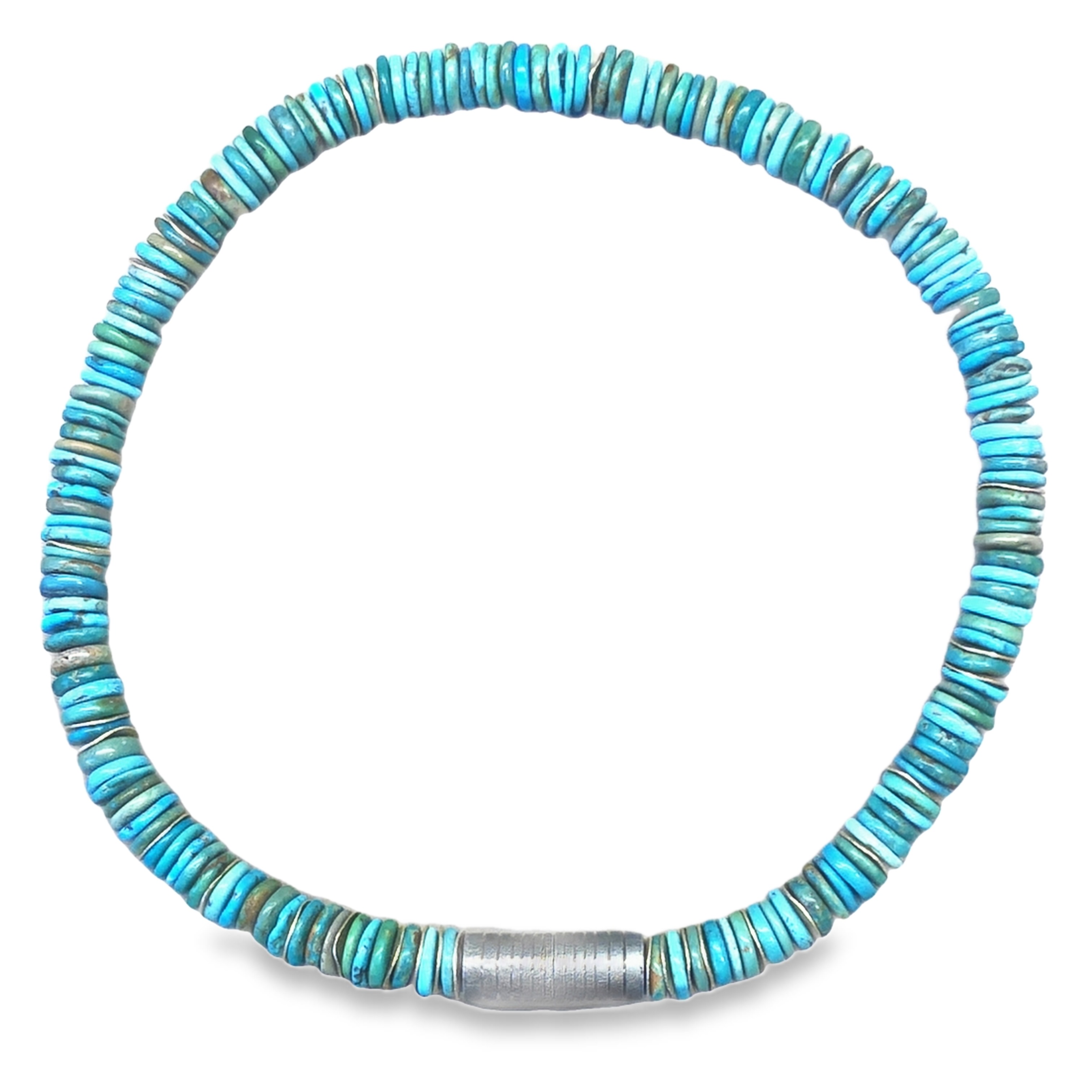 Entdecken Sie die elegante Türkiskette aus Silber, vergoldet. Diese Kette besticht durch ihren herrlichen Glanz und den zeitlosen Stil. Kombinieren Sie sie mit einem schlichten Oberteil oder Kleid für einen Hauch von Luxus in Ihrem Alltagslook. Perfekt für jede Gelegenheit!